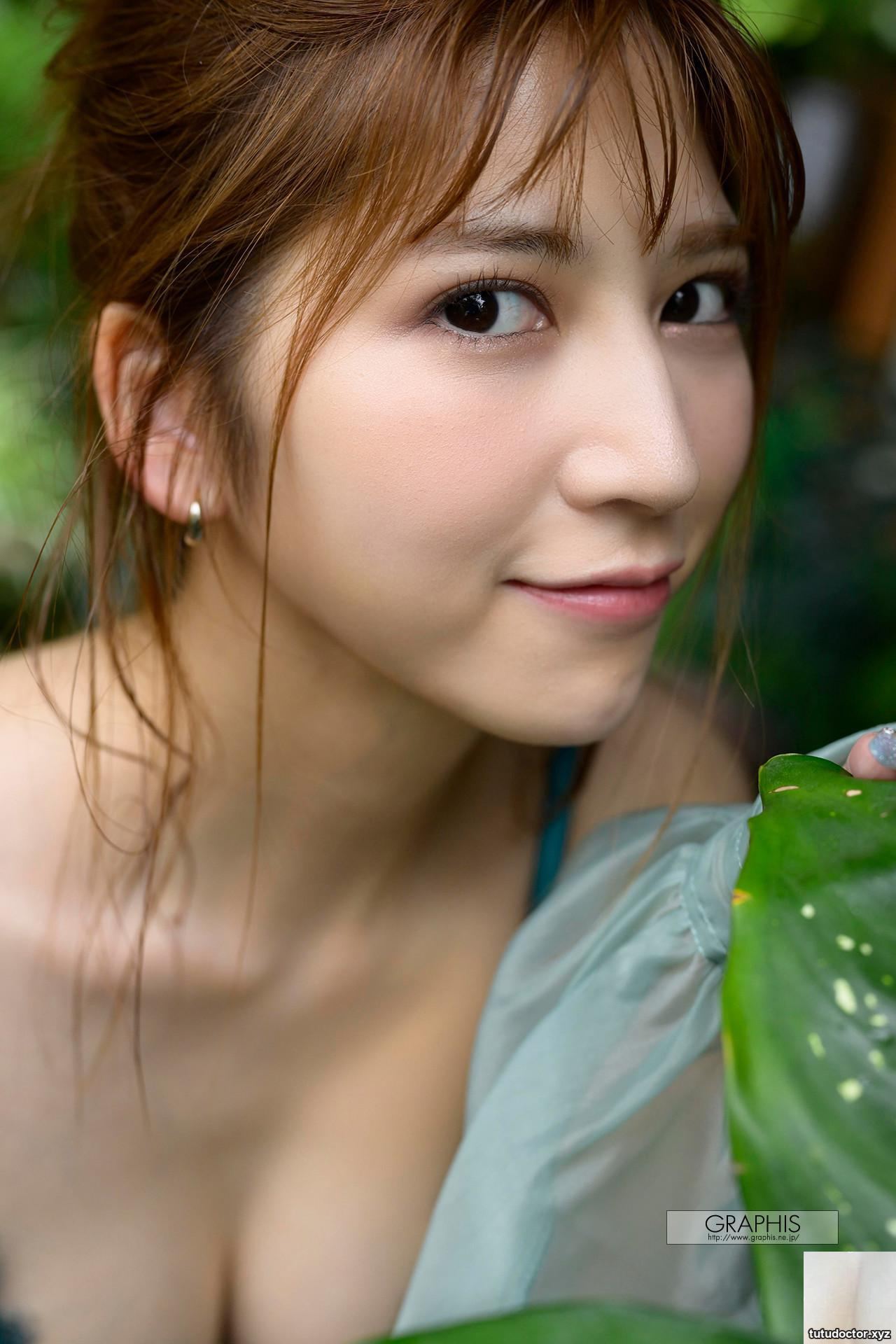 She has an amazing figure and good looks. I fell in love with · photo 17 of 20