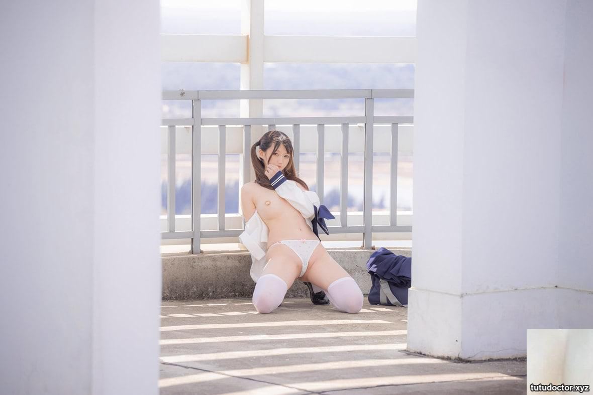 Hot and soft female students rooftop exposure + boobs photo · photo 25 of 36