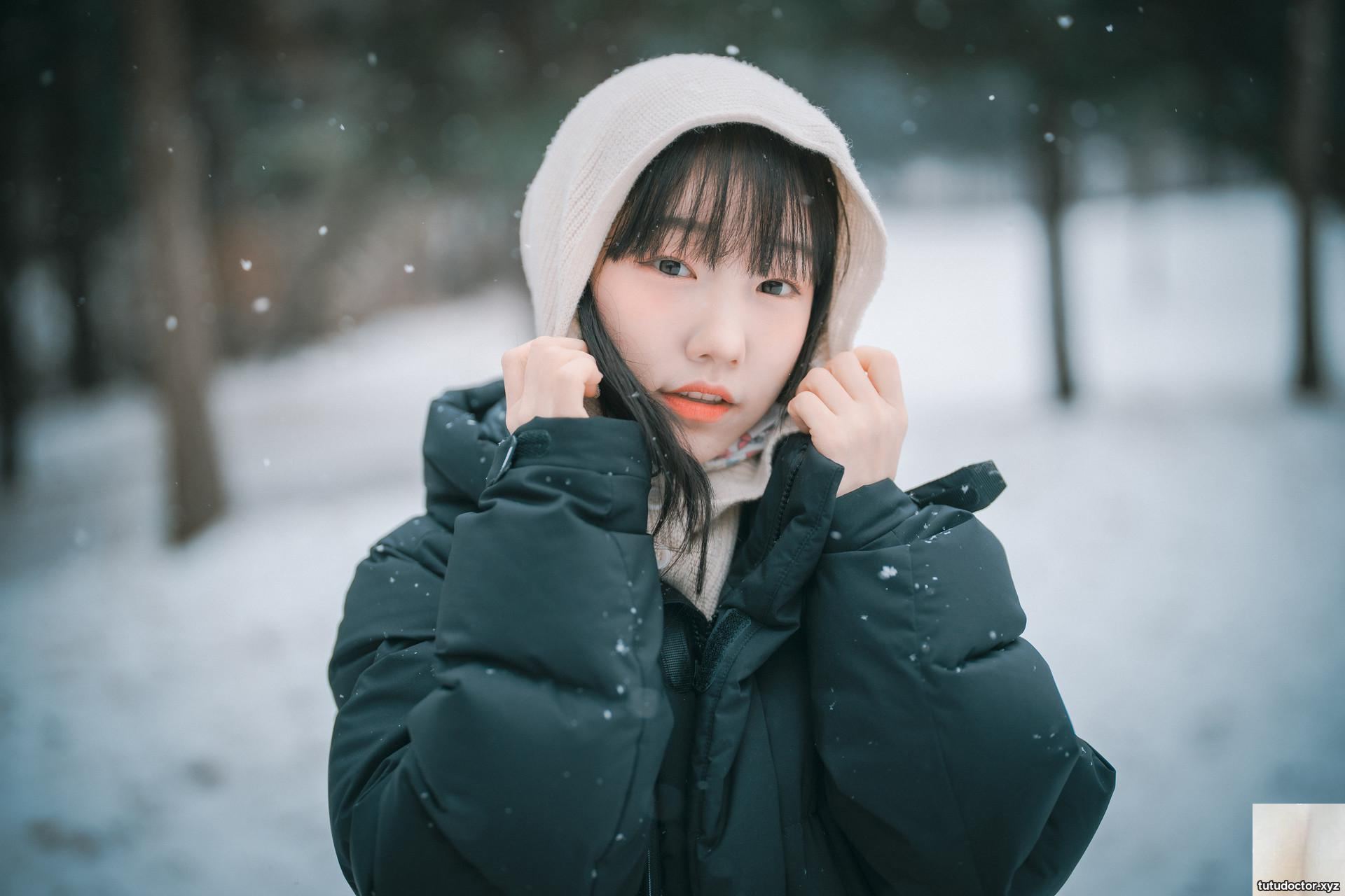 Korean beauty with plump figure and hot curves… · photo 13 of 51