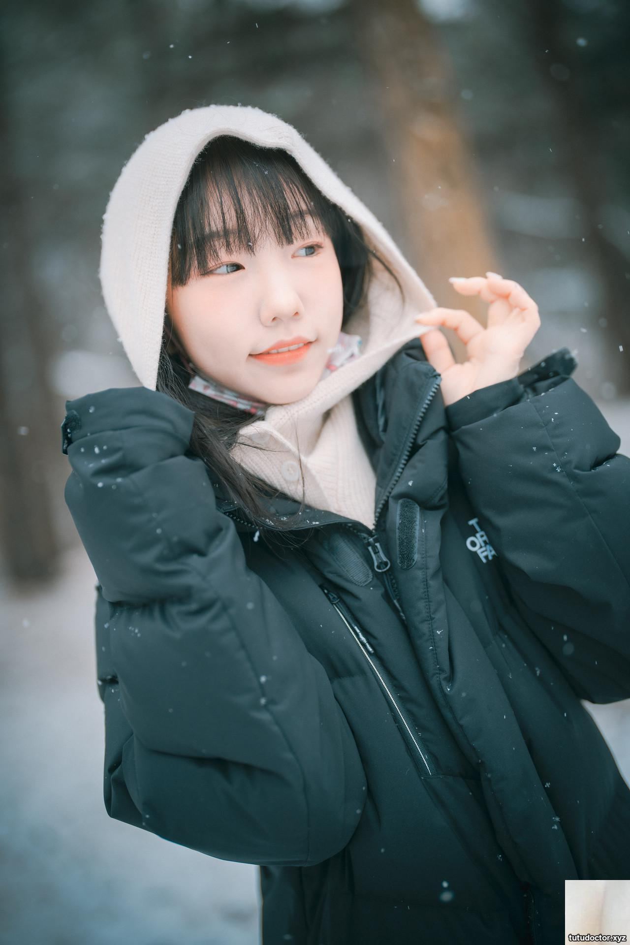 Korean beauty with plump figure and hot curves… · photo 17 of 51