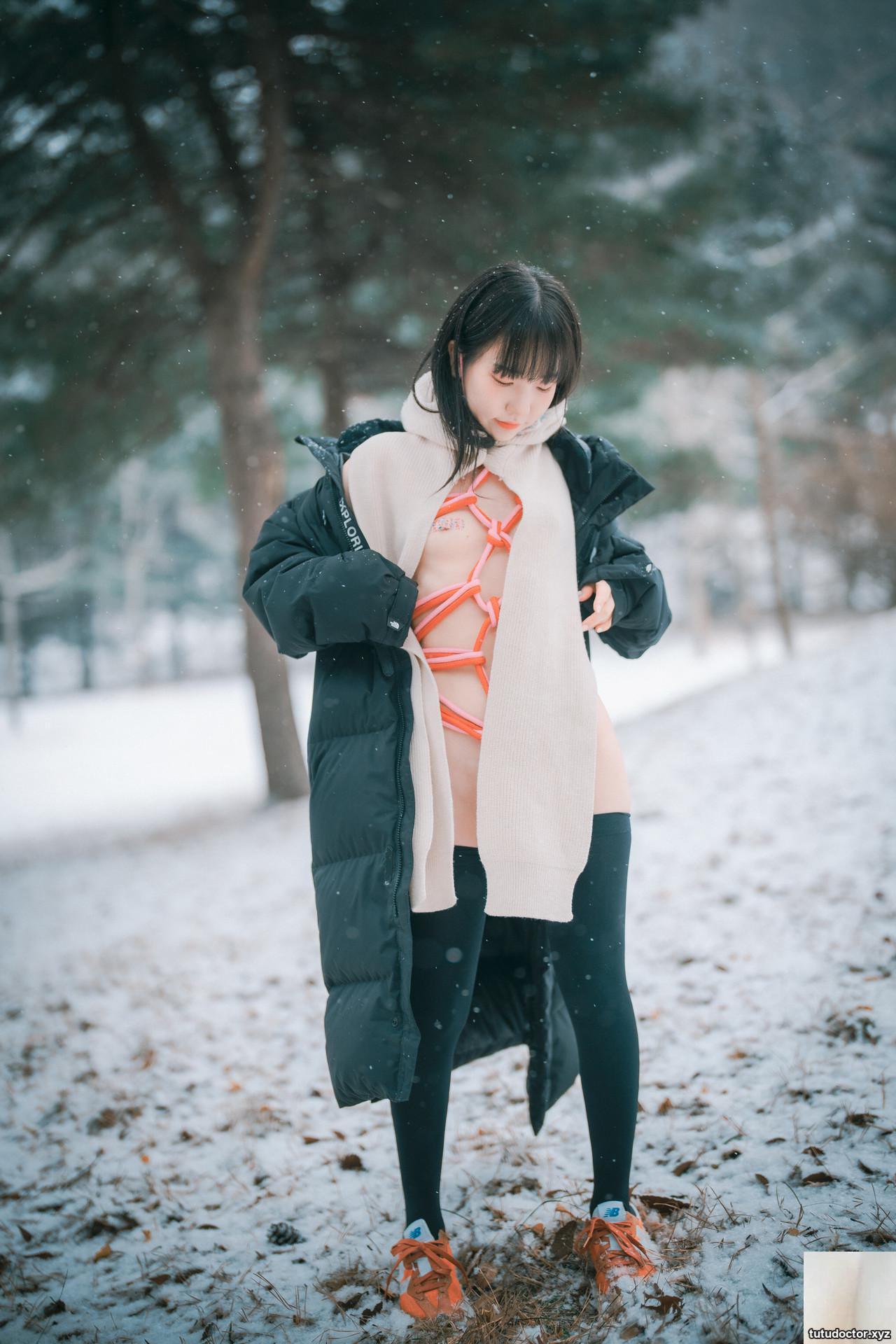 Korean beauty with plump figure and hot curves… · photo 33 of 51