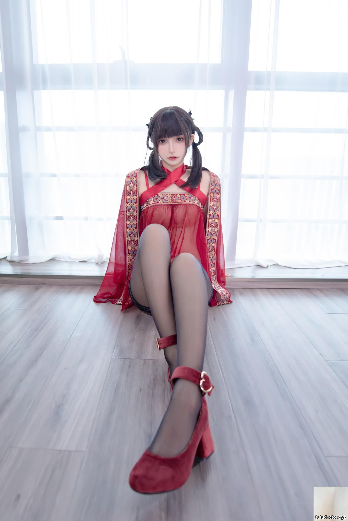 Kagakusaka Mafuyus Red Tulle The sexy angle of the rear gun · photo 34 of 75