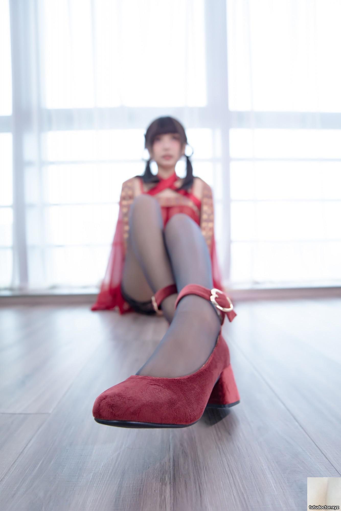 Kagakusaka Mafuyus Red Tulle The sexy angle of the rear gun · photo 35 of 75