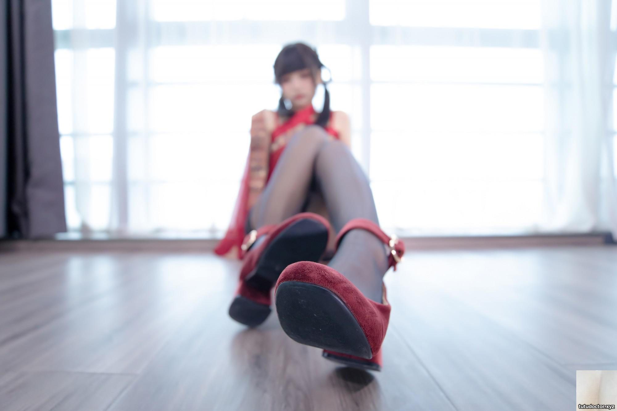 Kagakusaka Mafuyus Red Tulle The sexy angle of the rear gun · photo 39 of 75