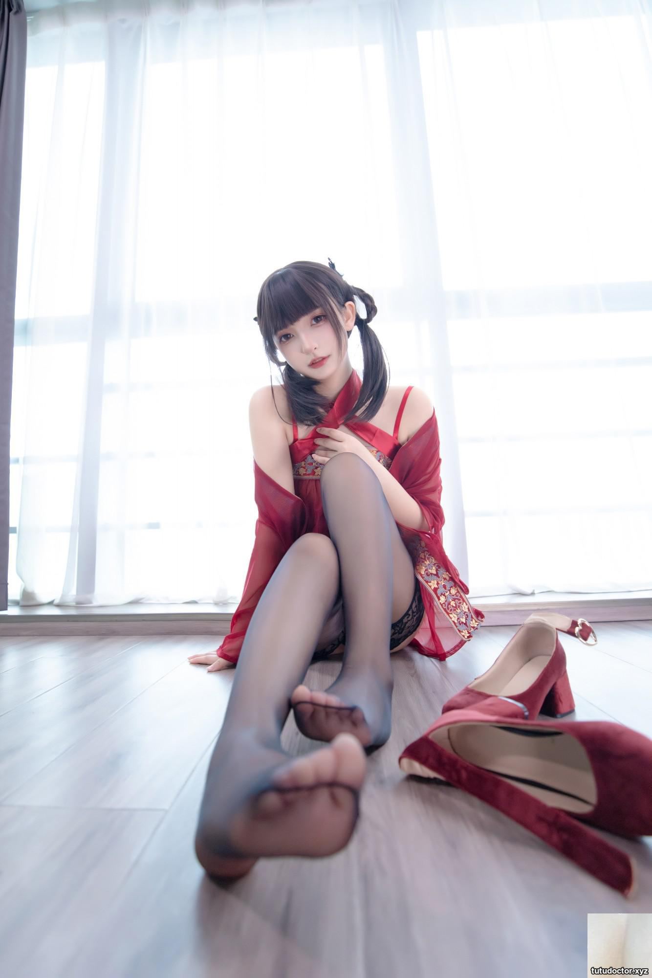 Kagakusaka Mafuyus Red Tulle The sexy angle of the rear gun · photo 50 of 75