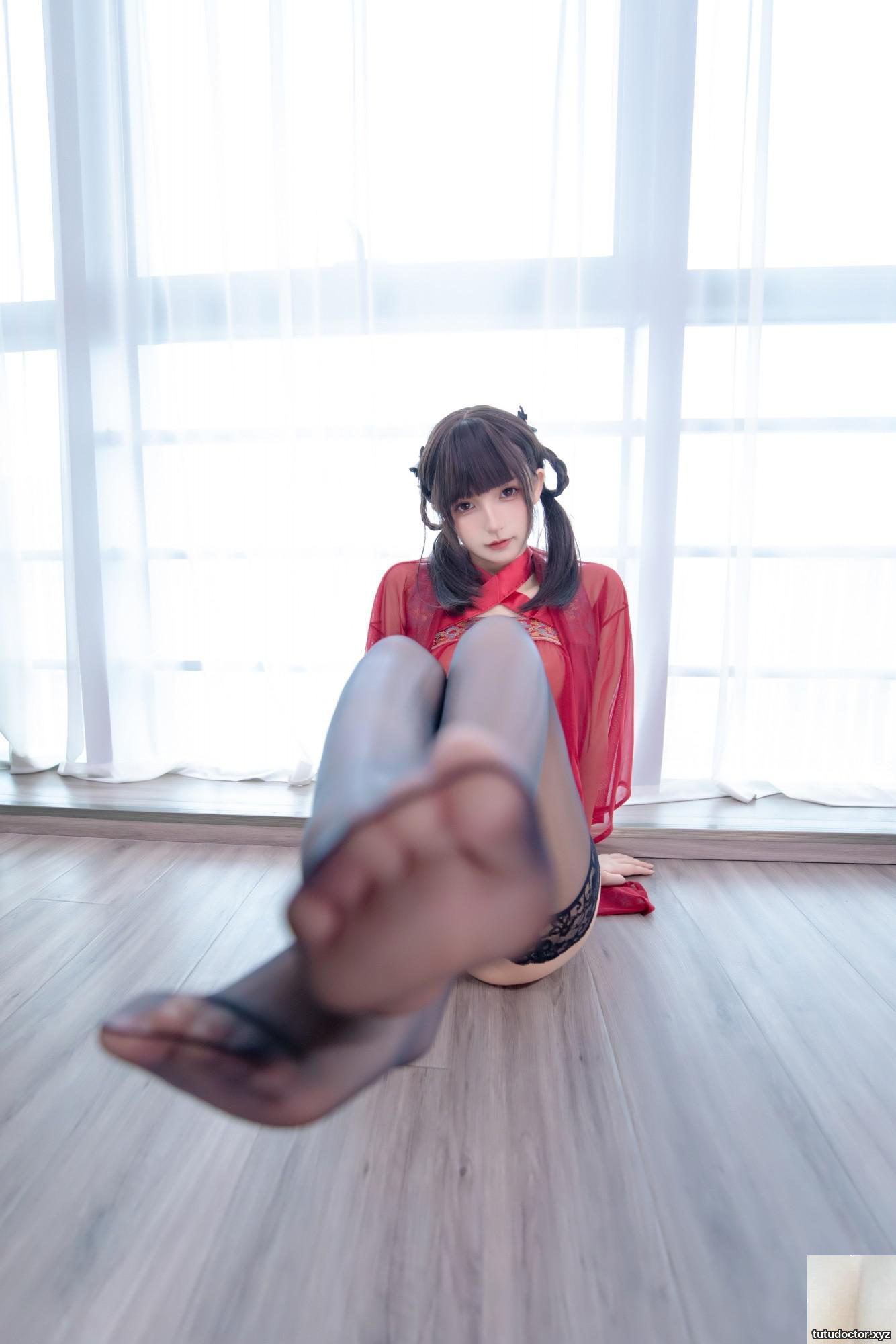 Kagakusaka Mafuyus Red Tulle The sexy angle of the rear gun · photo 55 of 75