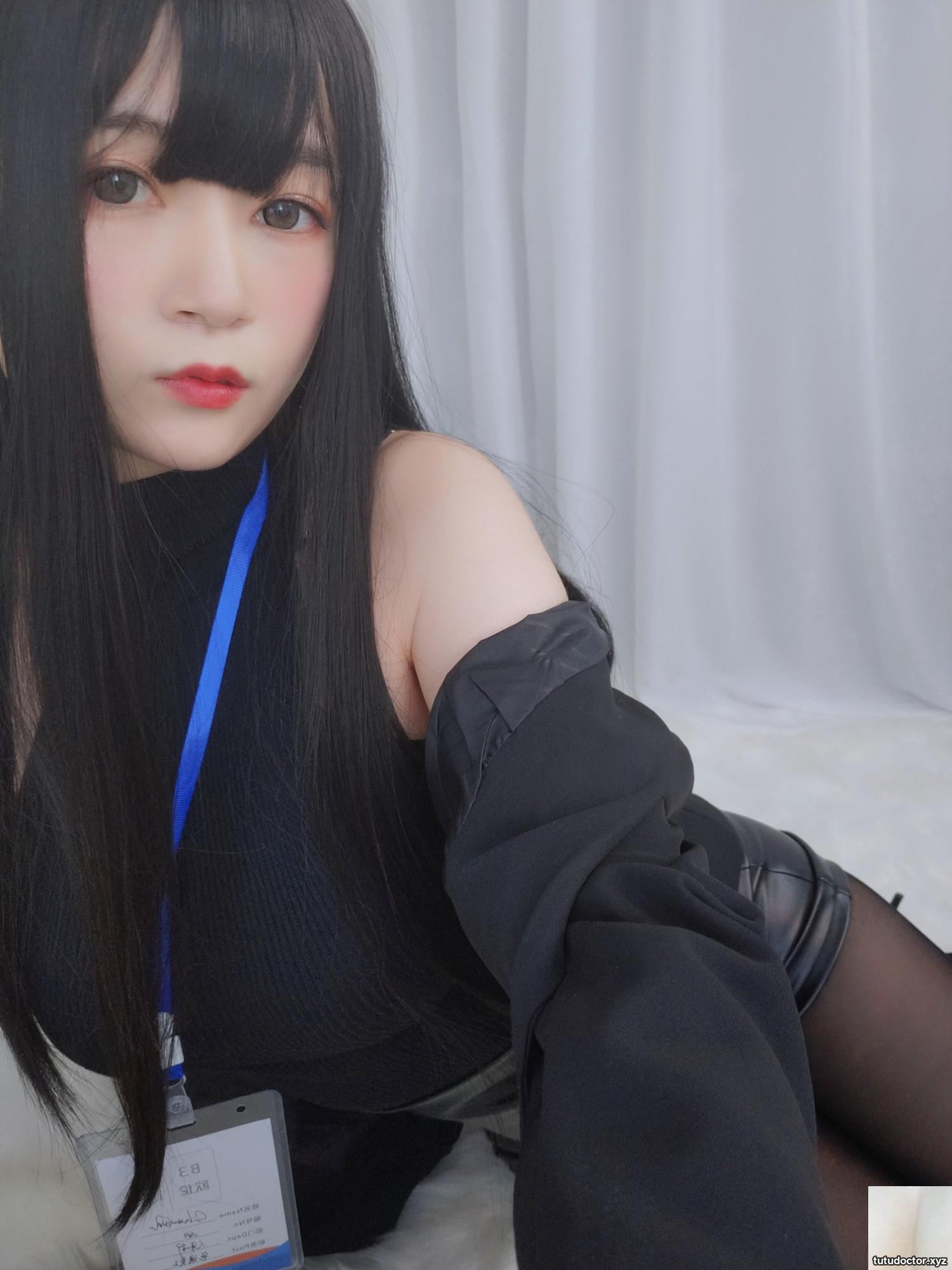 Silver 81 Workplace OL Black silk stockings and sexy legs · photo 42 of 60