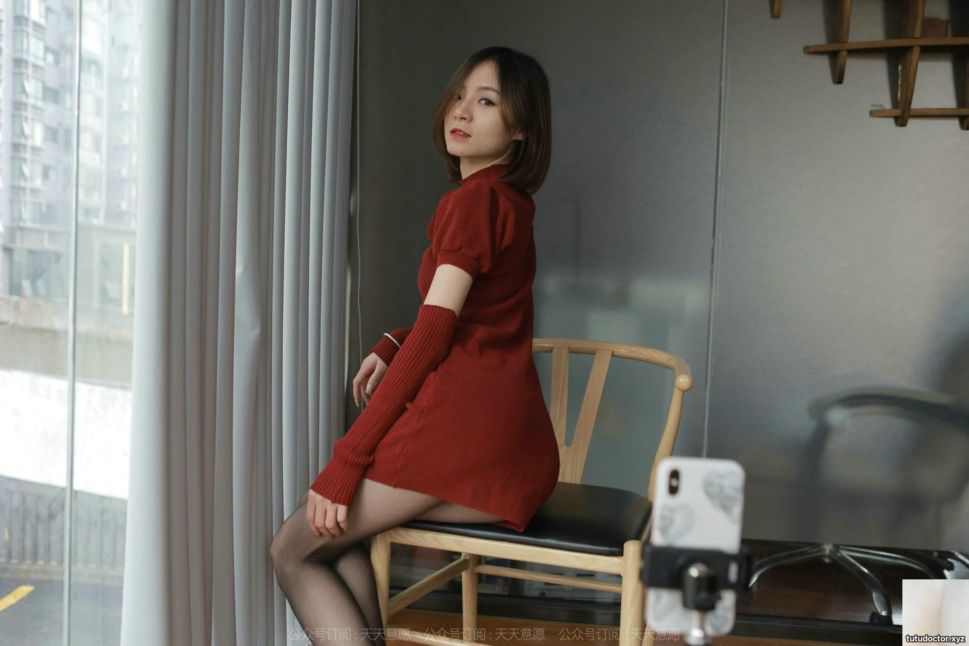 Model: Xiaoliu Selfie in Red Dress and Silk · photo 35 of 84
