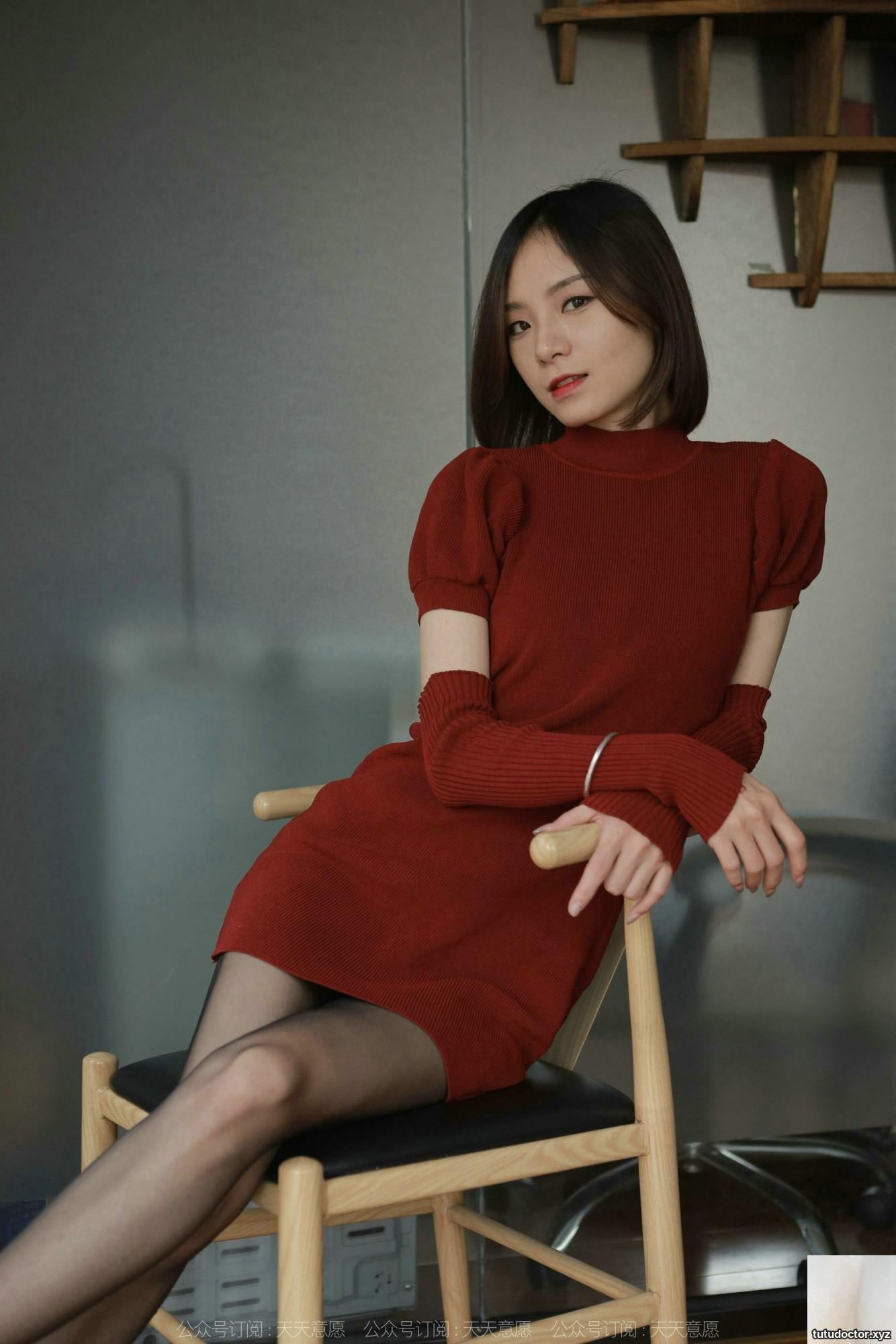 Model: Xiaoliu Selfie in Red Dress and Silk · photo 43 of 84