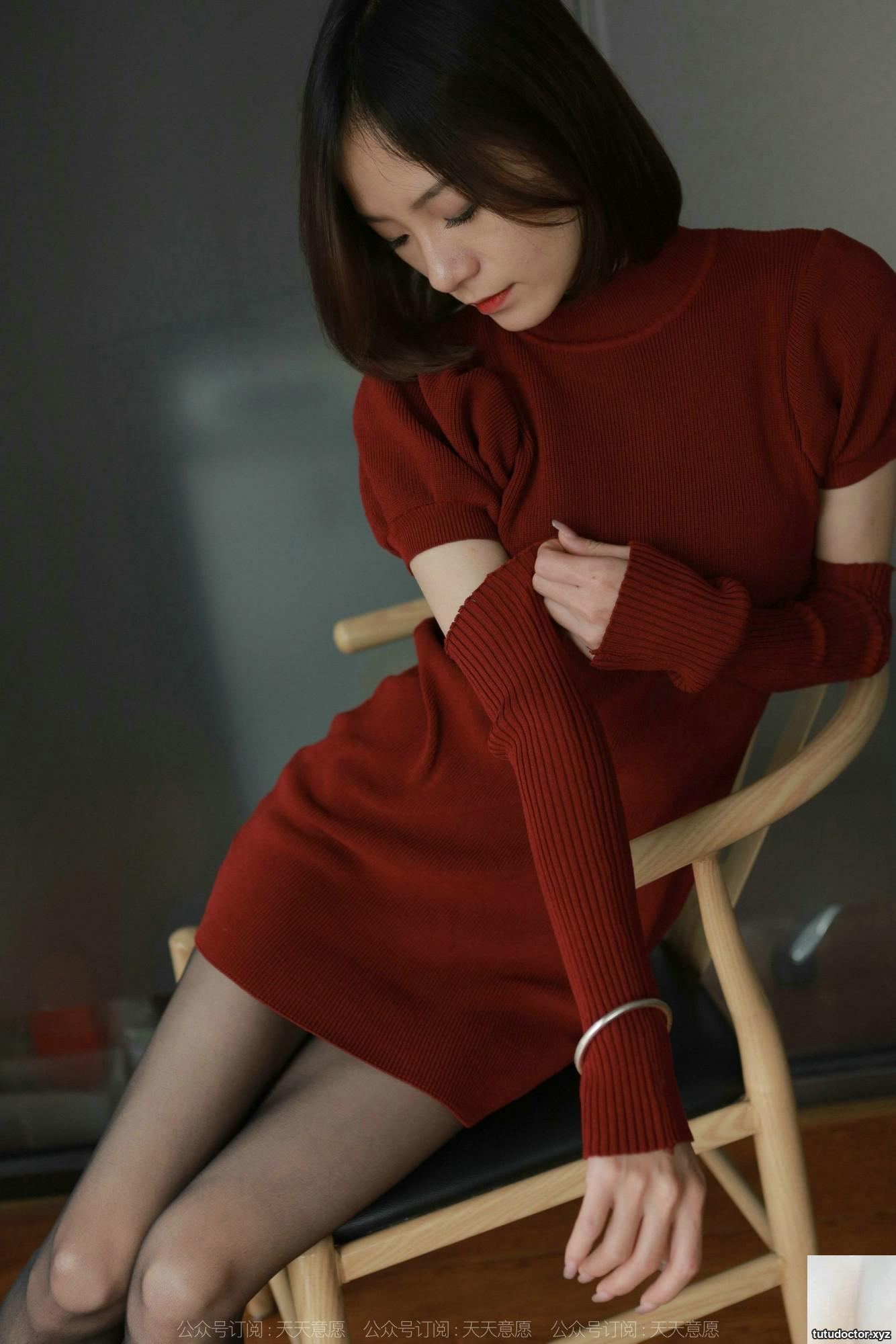 Model: Xiaoliu Selfie in Red Dress and Silk · photo 46 of 84