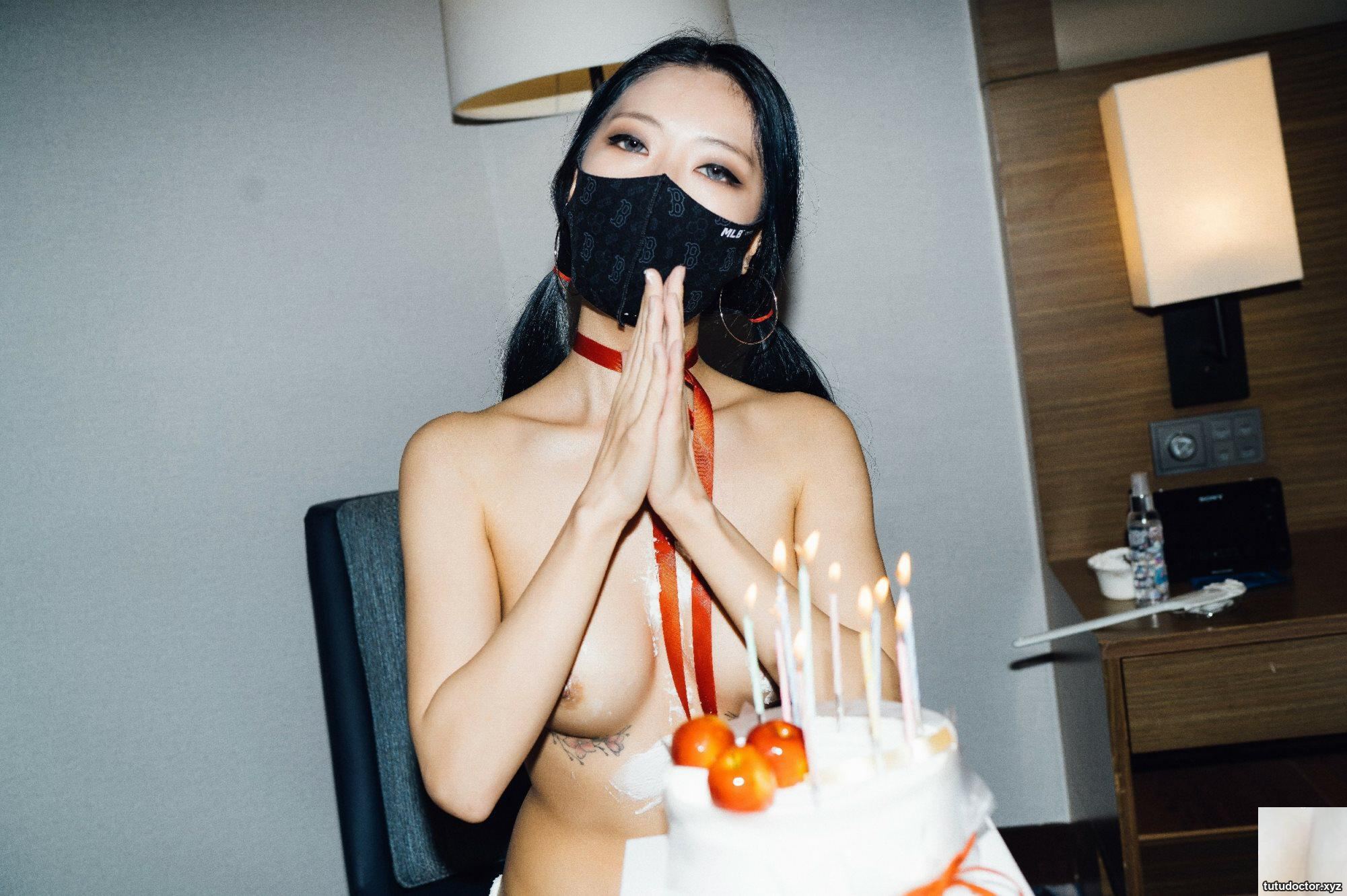 Mona (모나) – Happy Birthday Vol.4 – Moon · photo 43 of 75