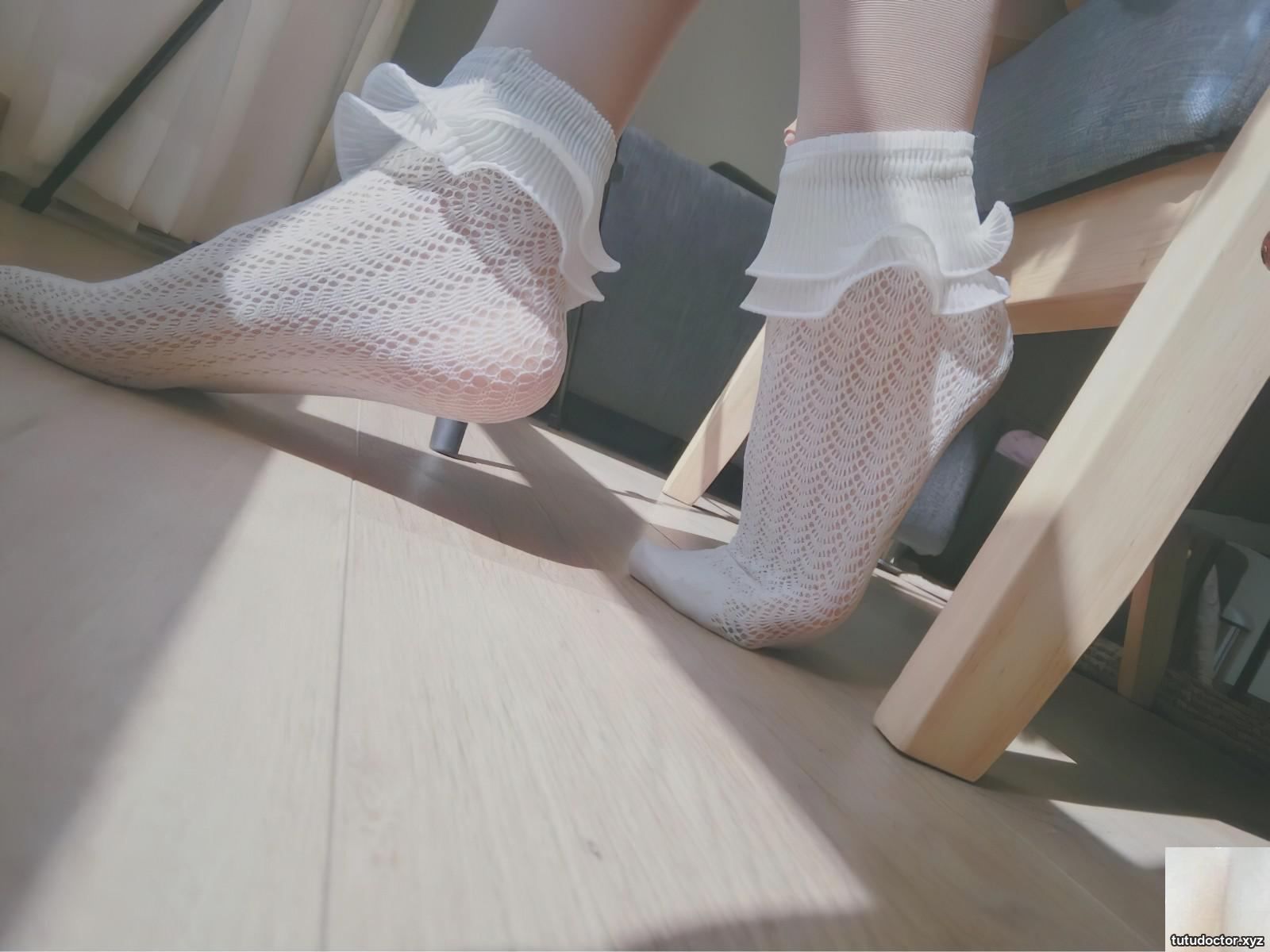 Pudding Dafa – Sheer Lace White Stockings + Face Revealing KTV · photo 12 of 54