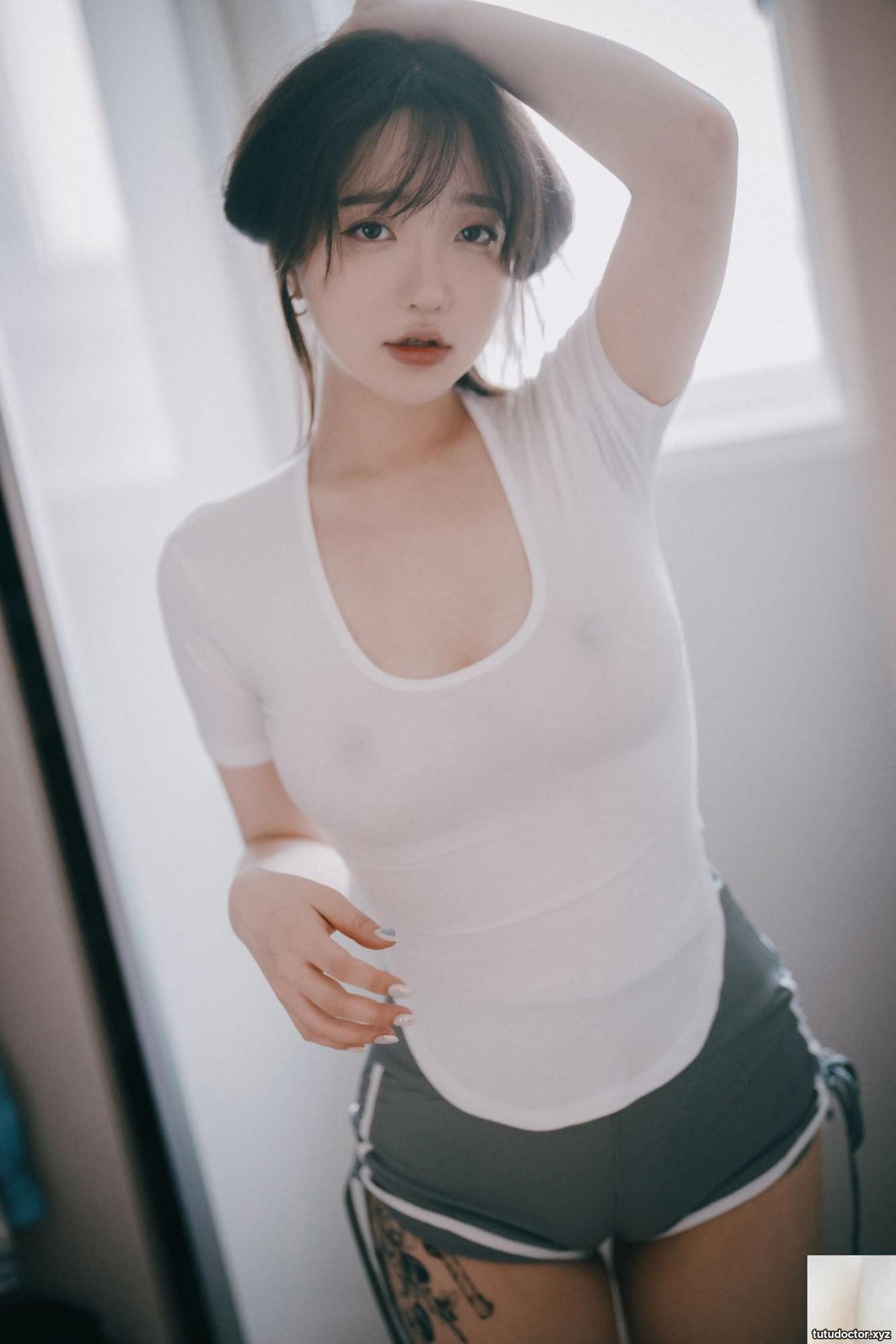 Yeeun – Seduction · photo 35 of 49