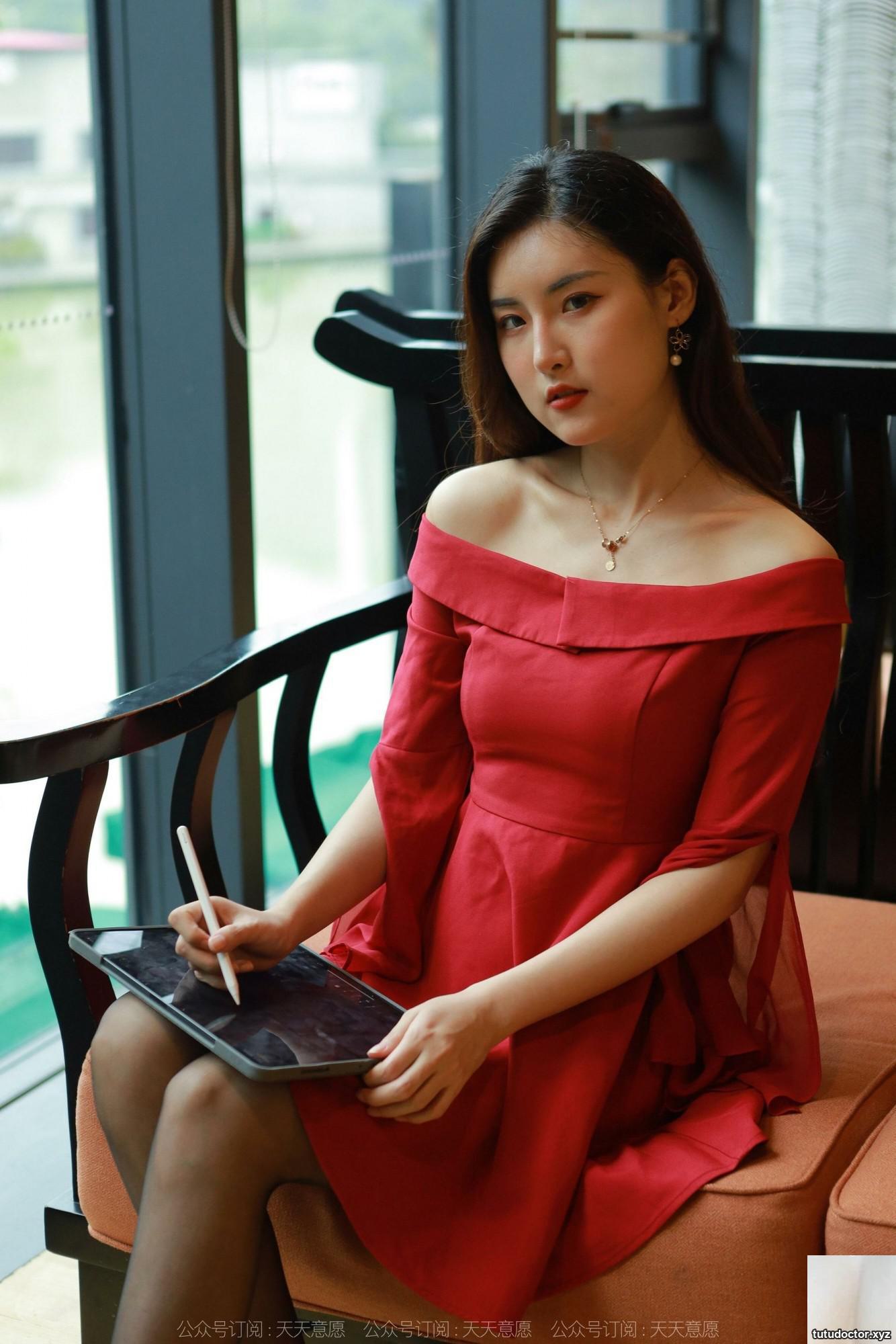 Model: Xiaobao Goddess in Red Dress · photo 33 of 75