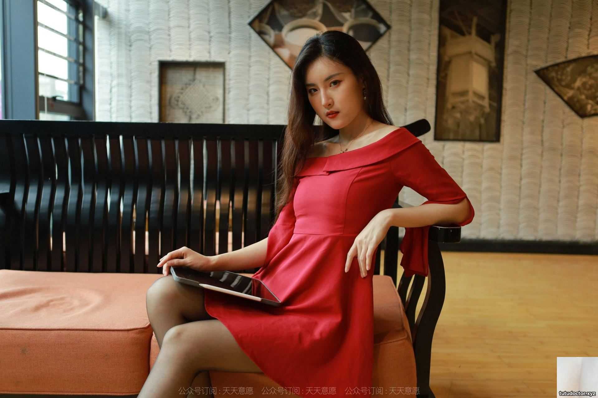 Model: Xiaobao Goddess in Red Dress · photo 37 of 75