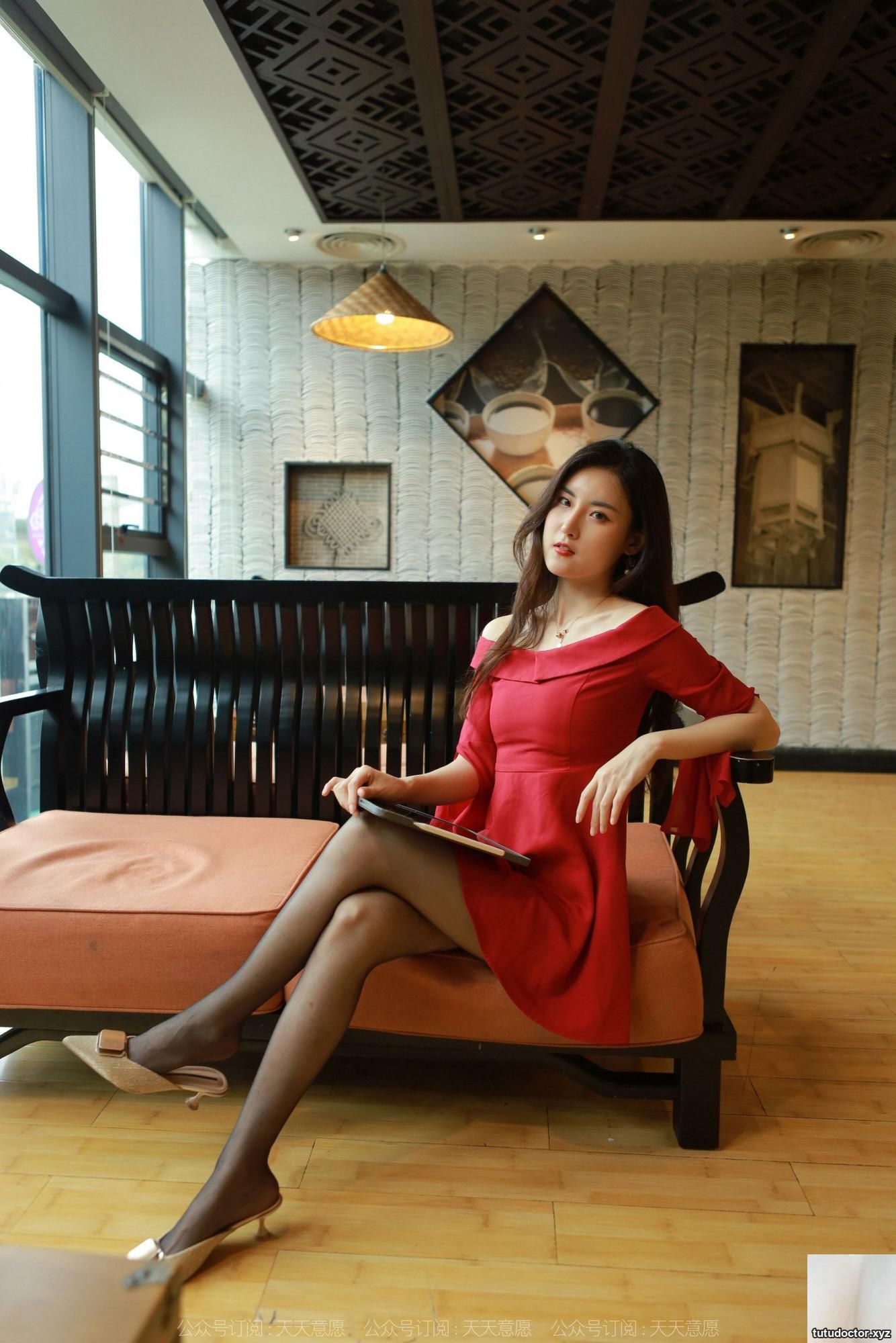 Model: Xiaobao Goddess in Red Dress · photo 38 of 75