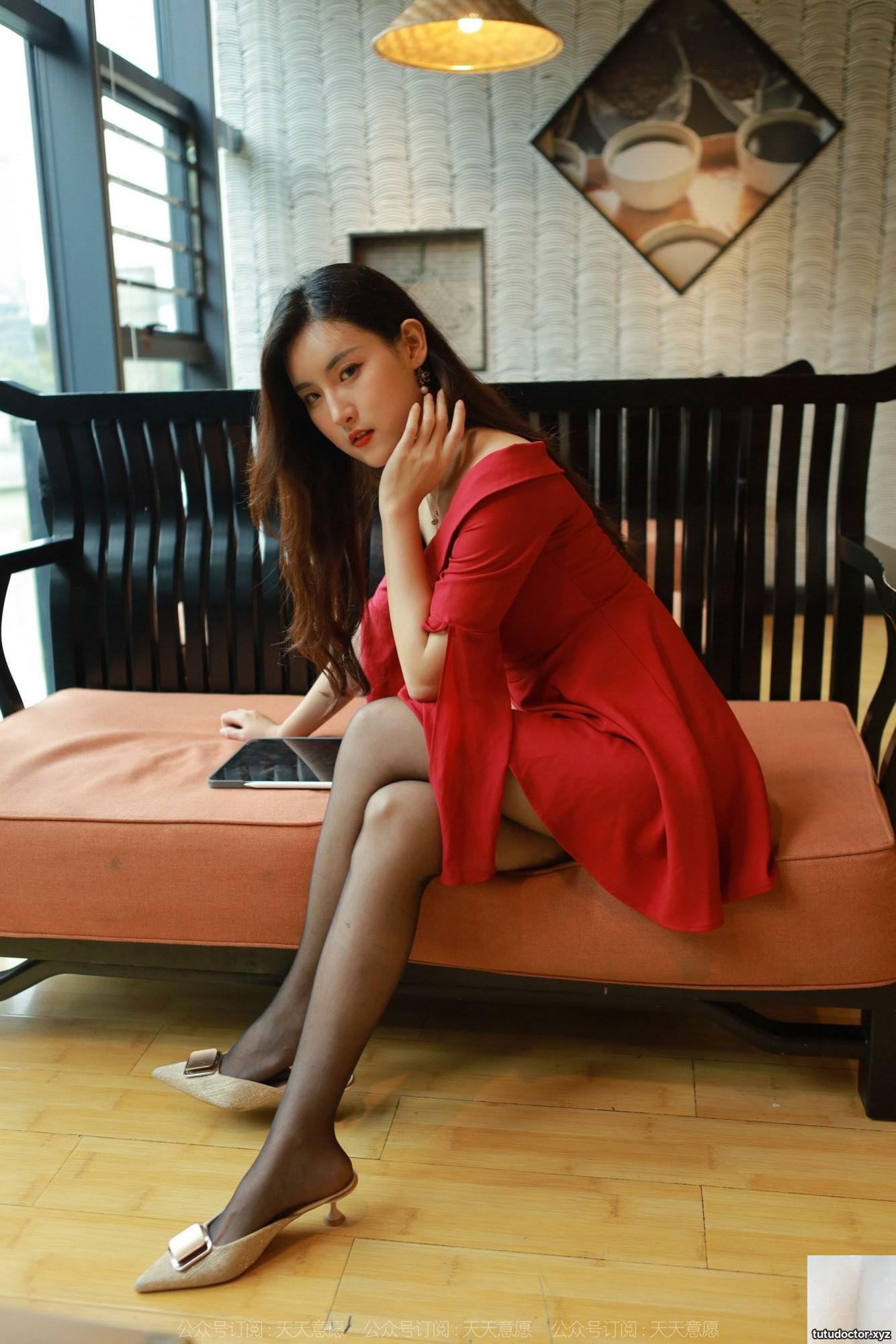 Model: Xiaobao Goddess in Red Dress · photo 40 of 75