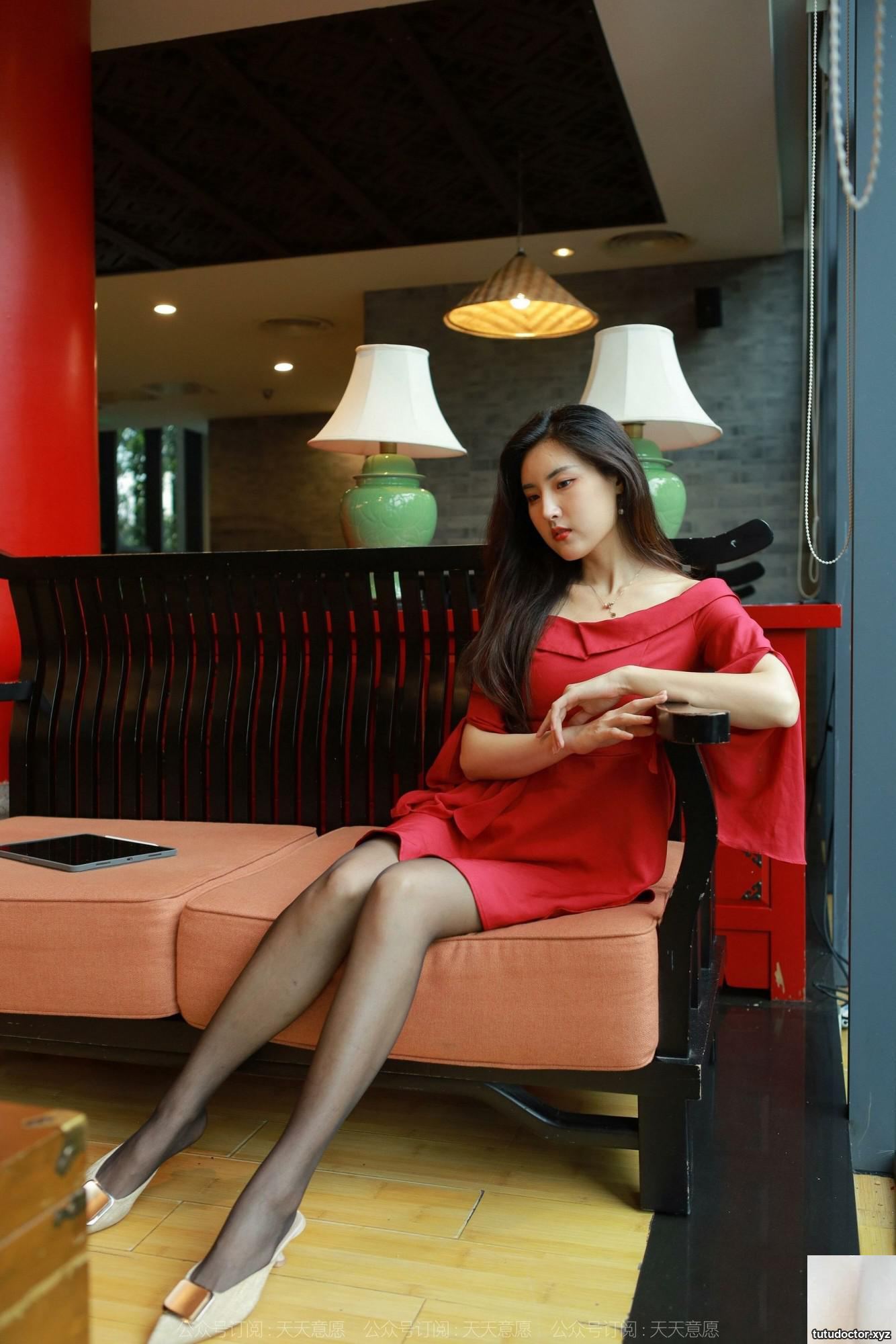 Model: Xiaobao Goddess in Red Dress · photo 43 of 75
