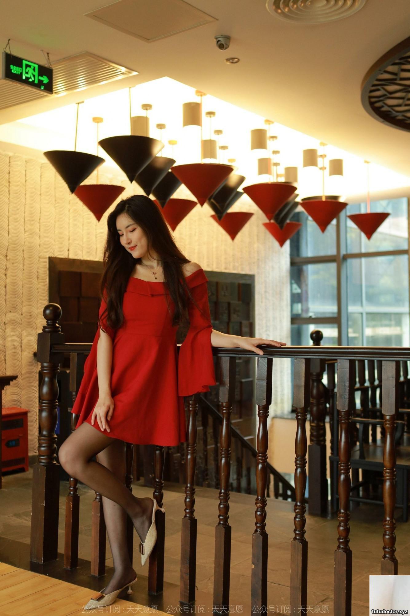 Model: Xiaobao Goddess in Red Dress · photo 69 of 75