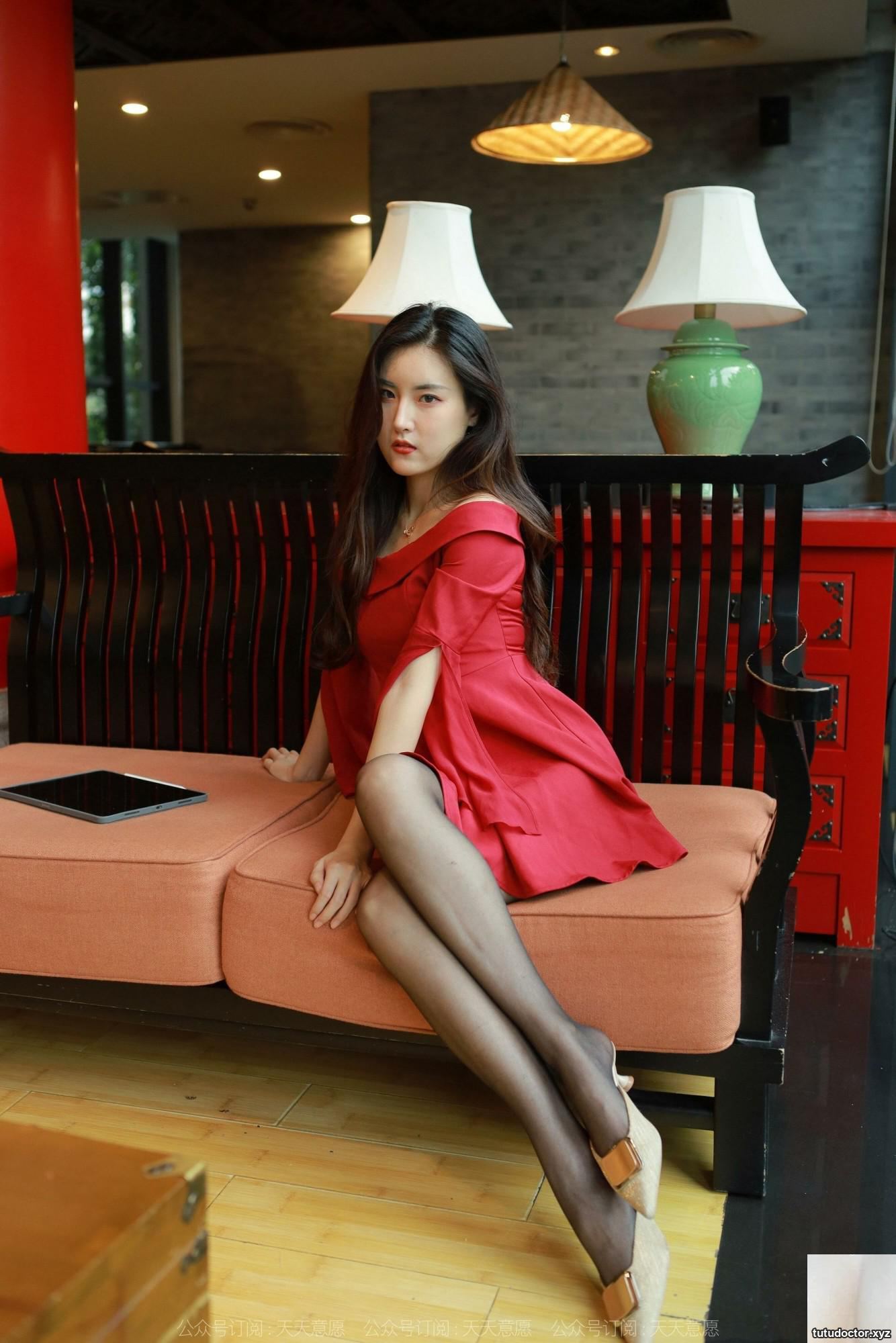 Model: Xiaobao Goddess in Red Dress · photo 75 of 75