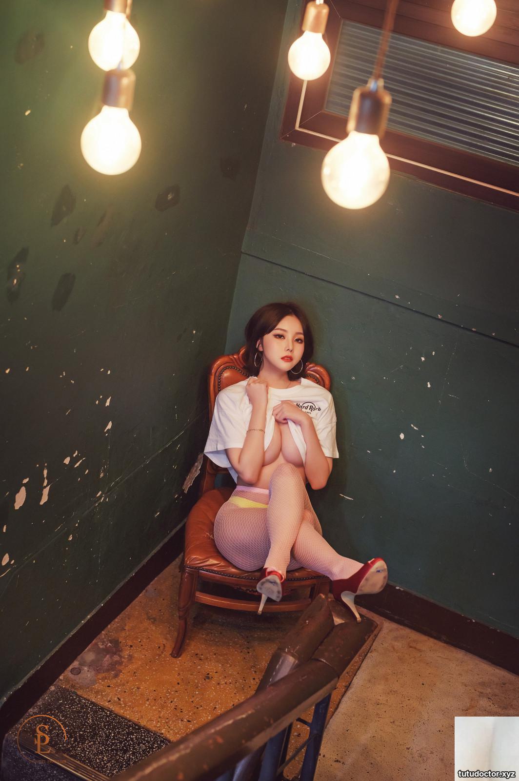 SAINT Photolife – Yuna (유나) Wild Part 2 · photo 48 of 95