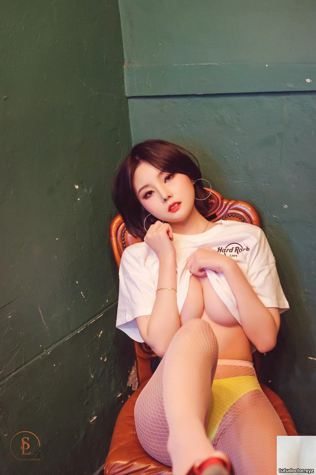 SAINT Photolife – Yuna (유나) Wild Part 2 · photo 49 of 95