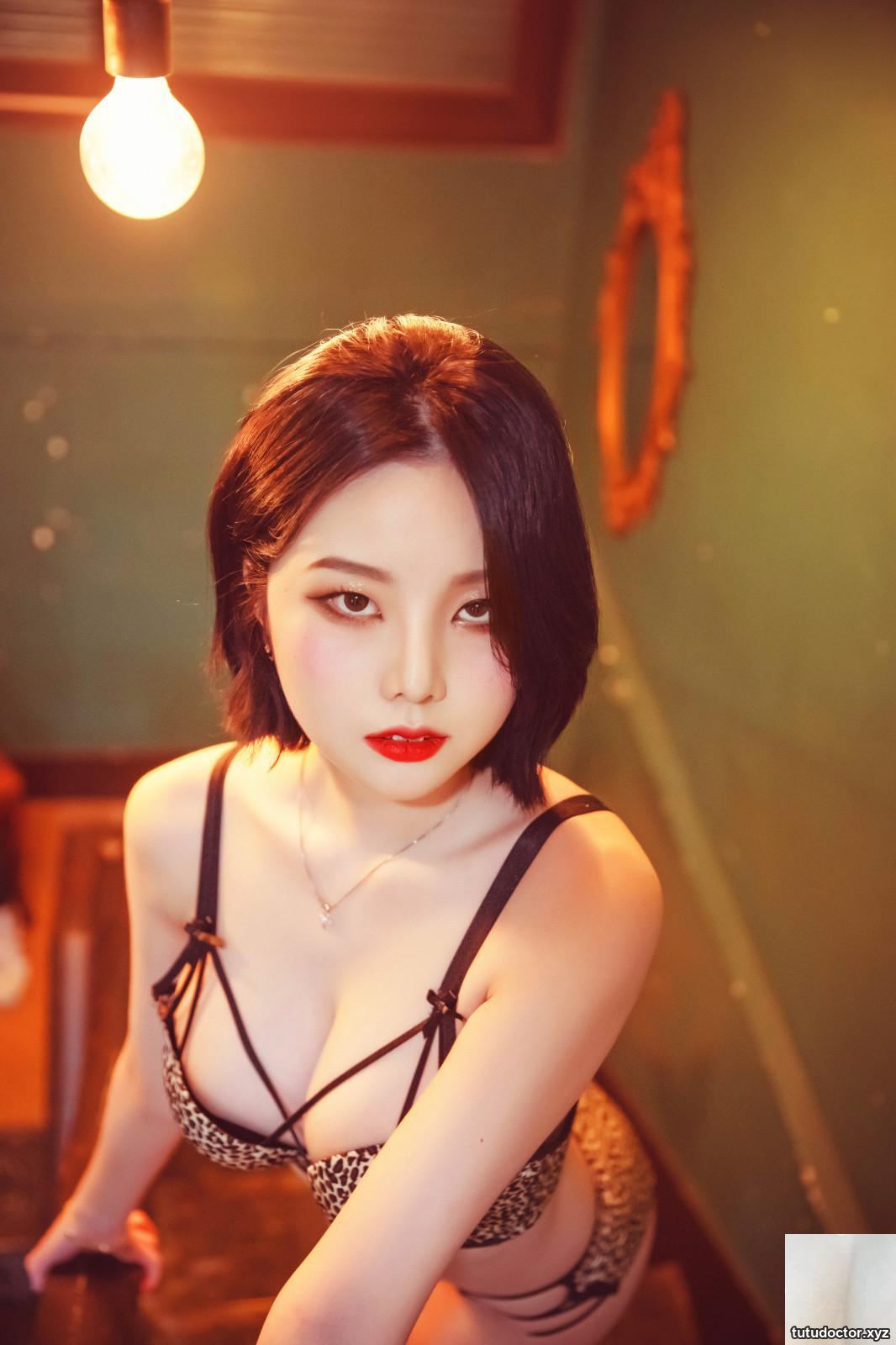 SAINT Photolife – Yuna (유나) Wild Part 2 · photo 70 of 95