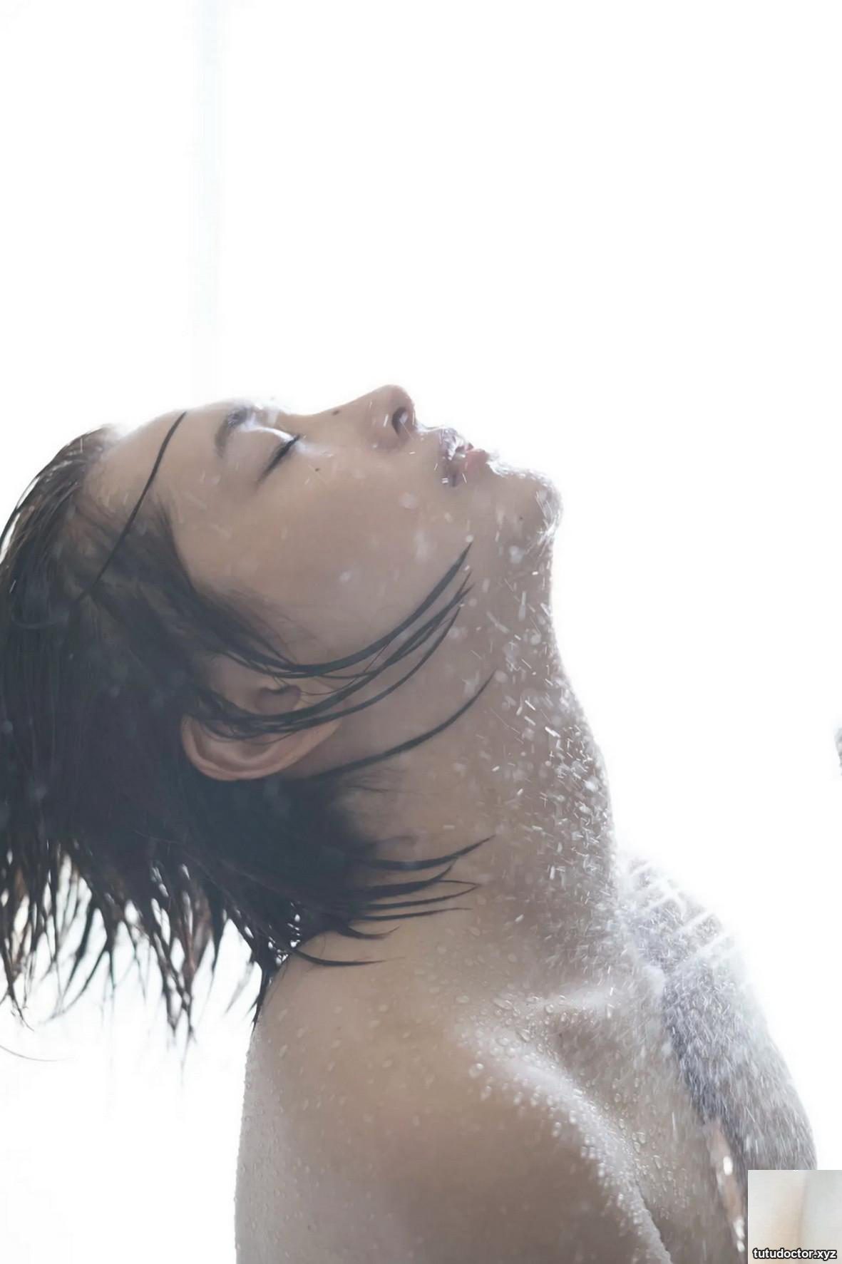 Mami Yamazaki Wet with sensuality · photo 48 of 52