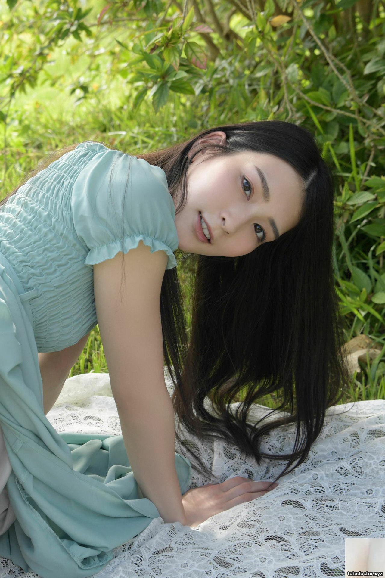 Honjō Suzu Platinum Beauty Vol.1 FRIDAY written by Hajime · photo 2 of 75