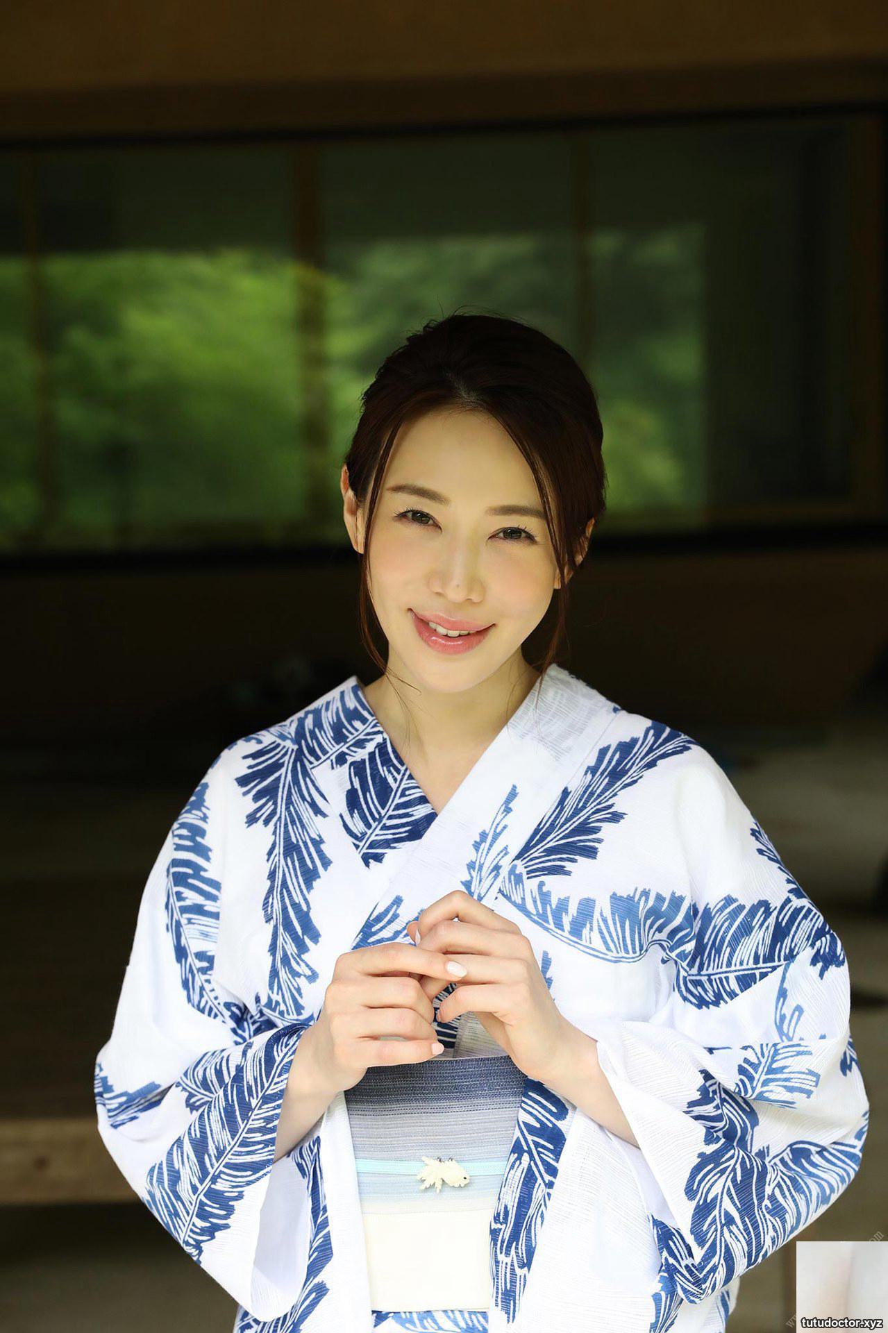 Kazuko Iwamoto – Weekly Post-Digital Photo Collection Ikenai · photo 15 of 28