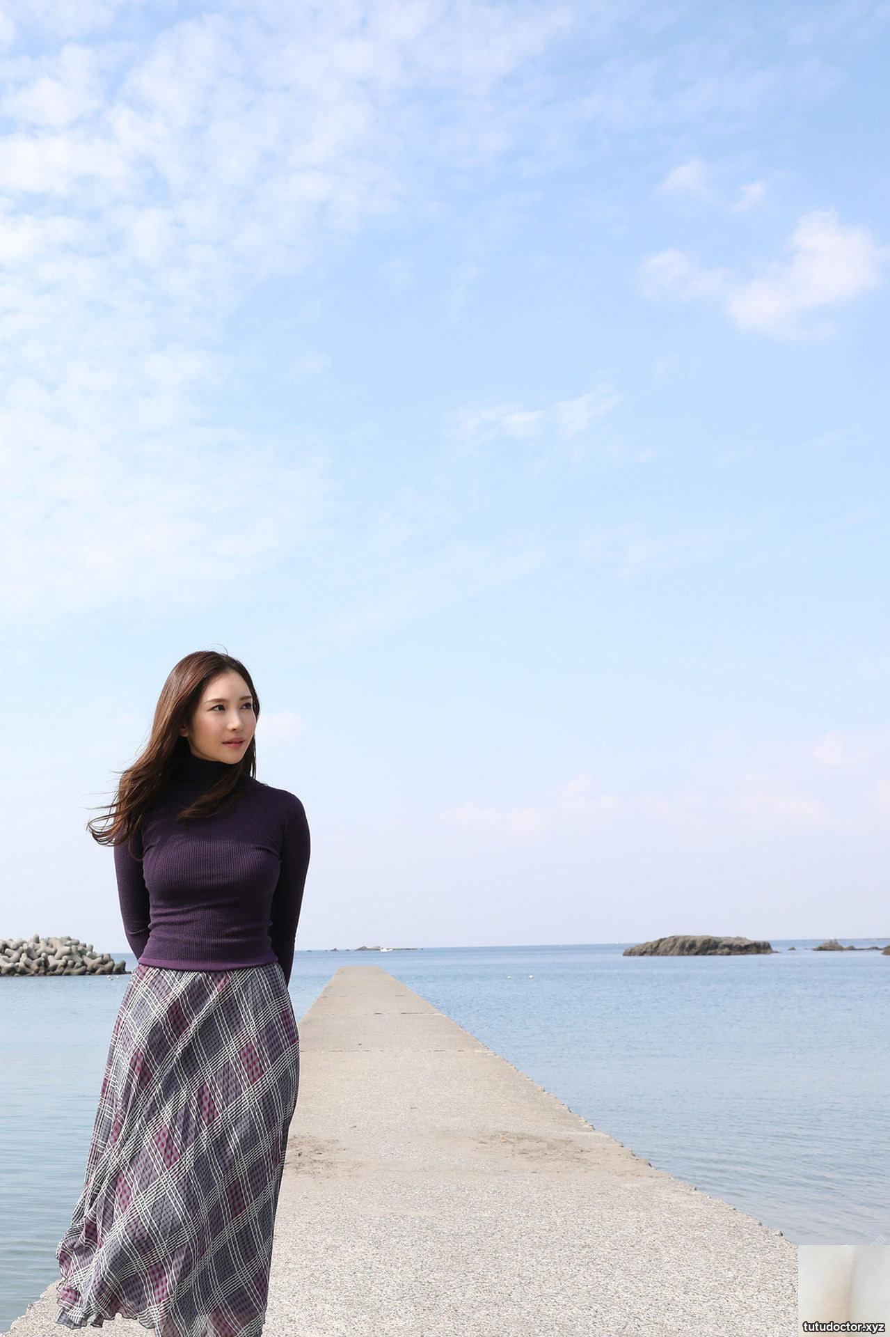 Yuko Ono – Weekly Post Digital Photo Collection Shonan Woman · photo 2 of 57