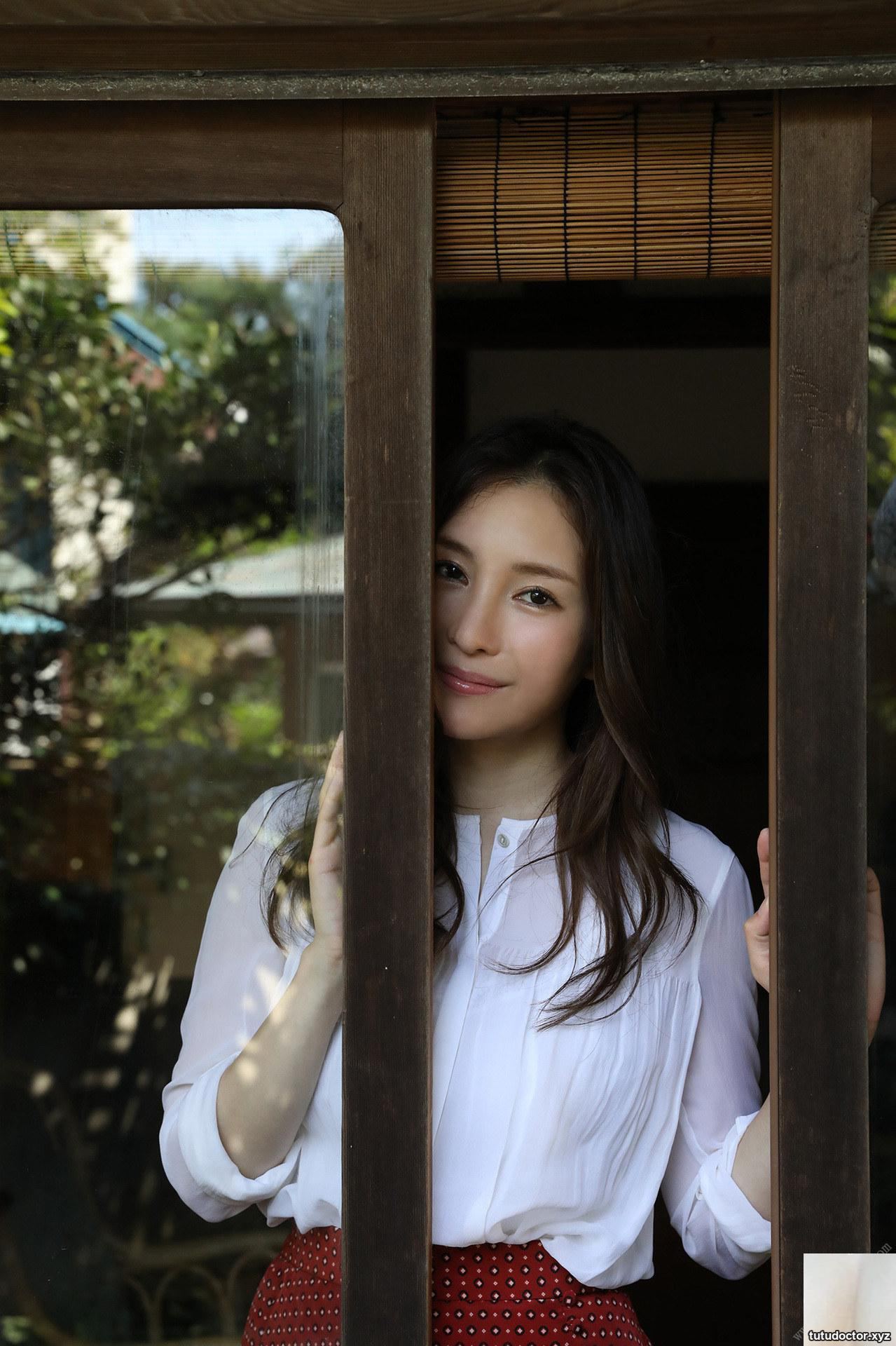 Yuko Ono – Weekly Post Digital Photo Collection Shonan Woman · photo 12 of 57