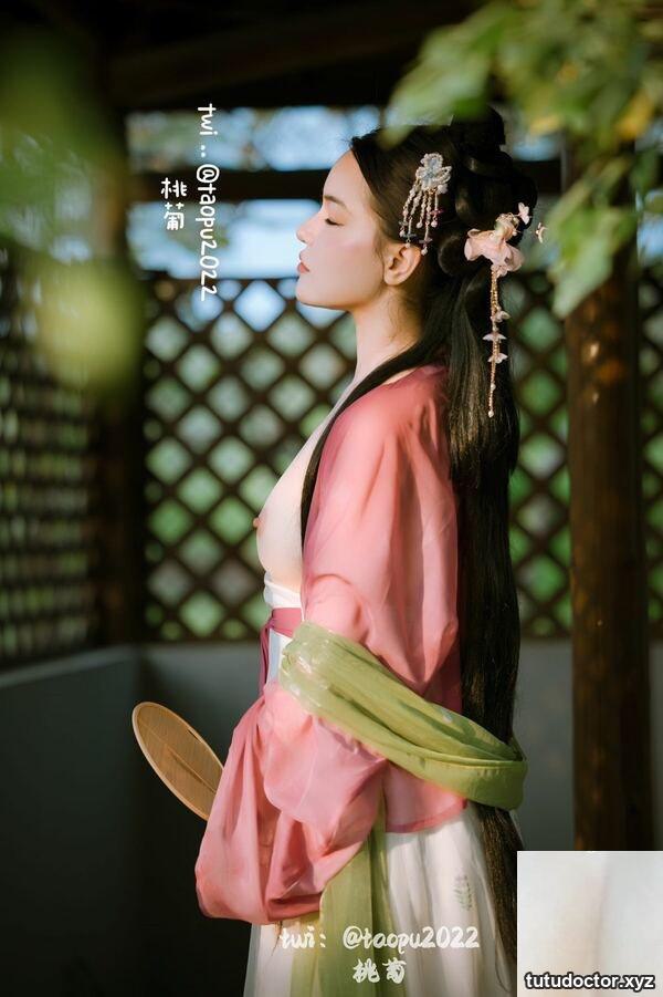 Private photoshoot set of Chinese model Tao Pus body · photo 11 of 26