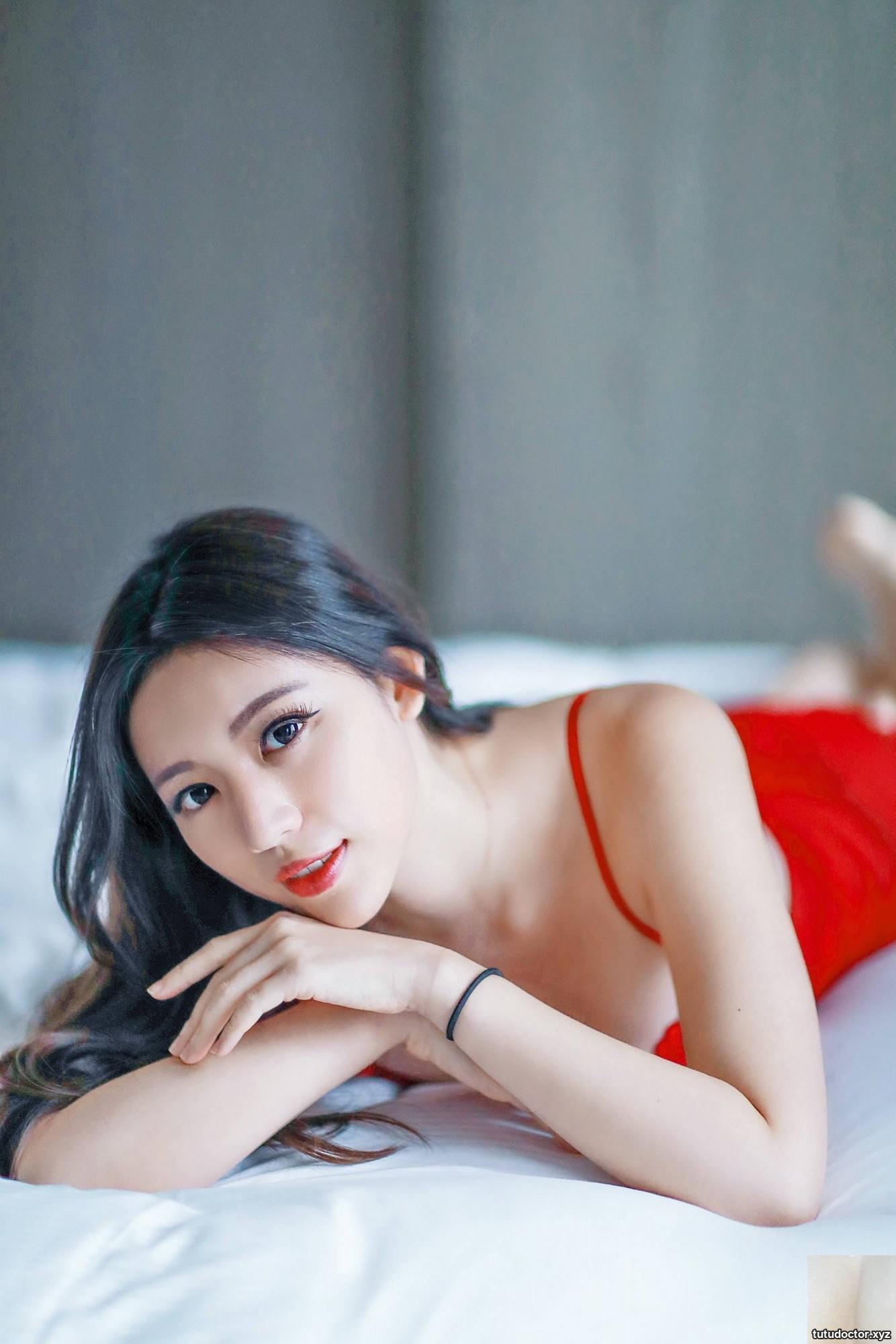 Long-legged beauty model Xie Liqis sexy red pajamas · photo 39 of 41
