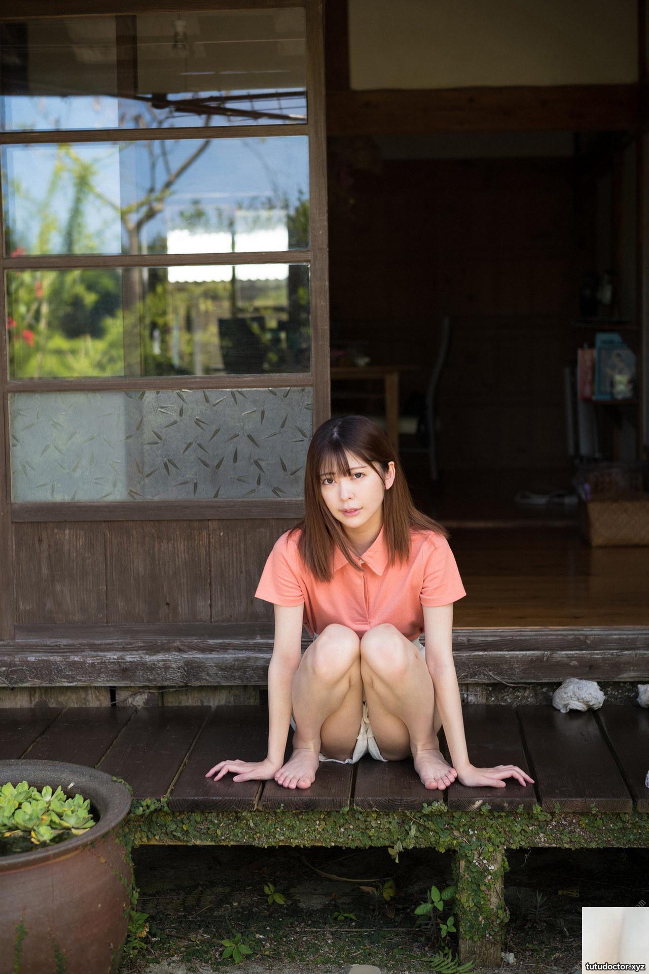 Summer running sky Blue sky Blue. Hinako Mori · photo 50 of 93