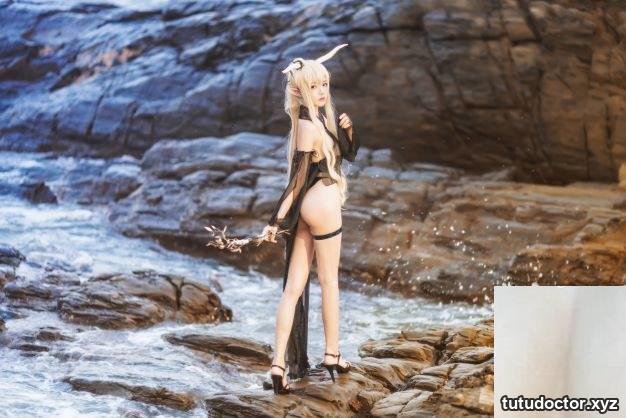 Sakura Tao Meow – Shining Swimsuit · photo 46 of 47
