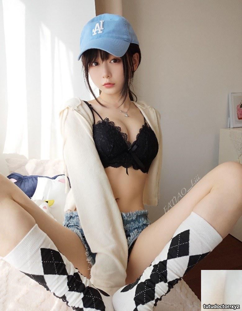 Do you like it more when I wear glasses? (19P)