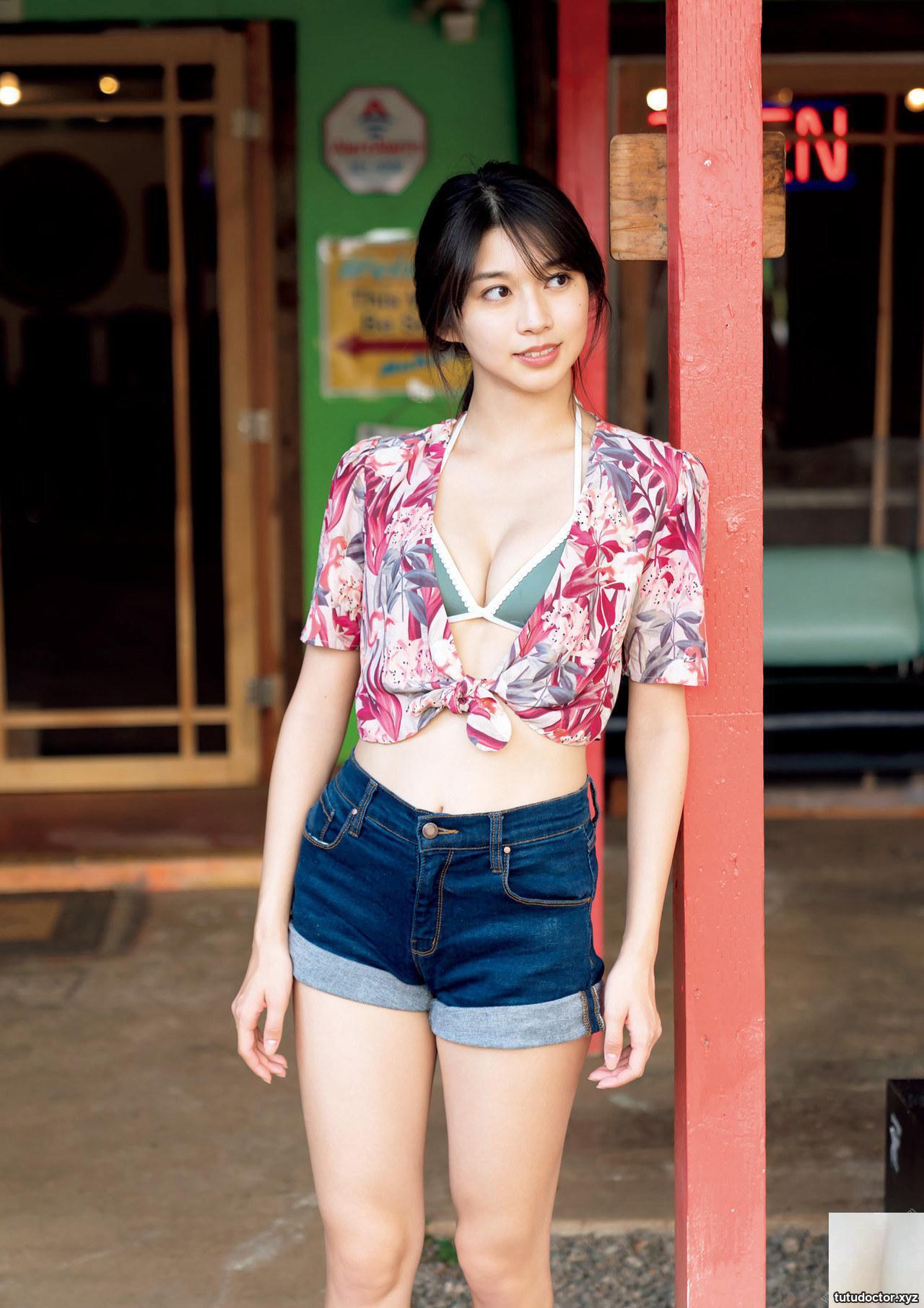 The side profile of a fresh and beautiful girl is really foul · photo 16 of 37