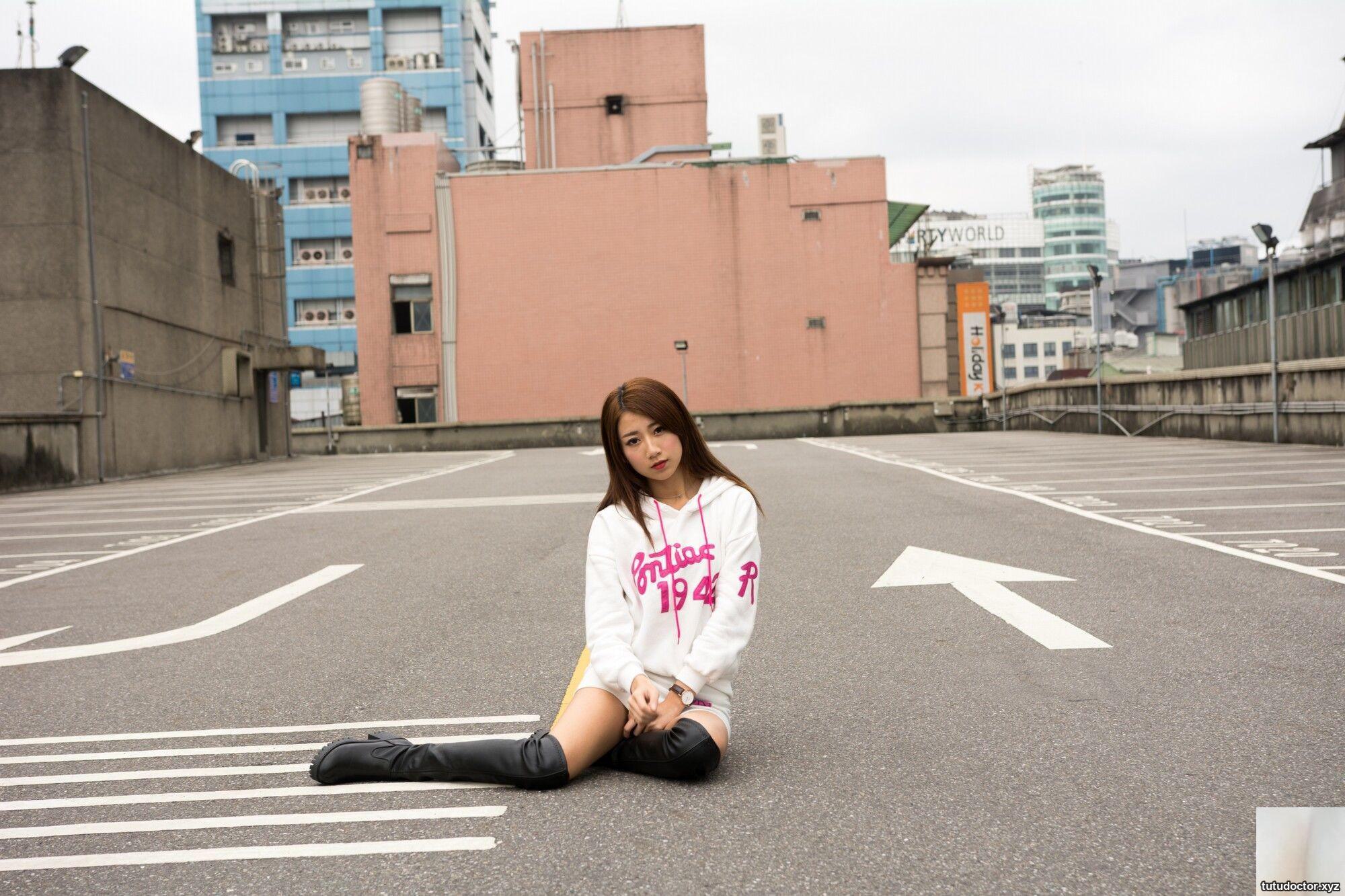 Zhang Jiating tweeted Ximending Boots Girl photo album · photo 7 of 20