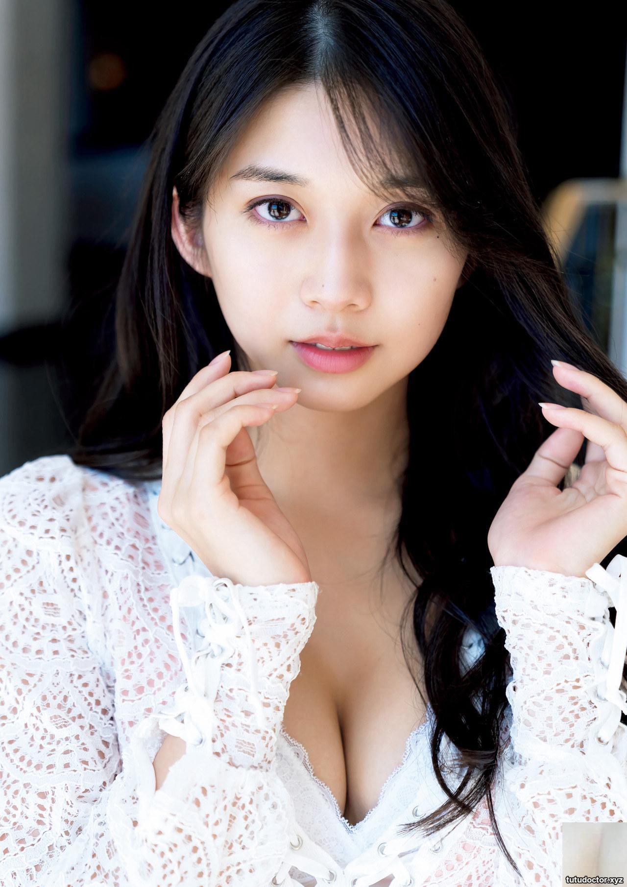 The top idols breasts are unexpectedly interesting · photo 26 of 35