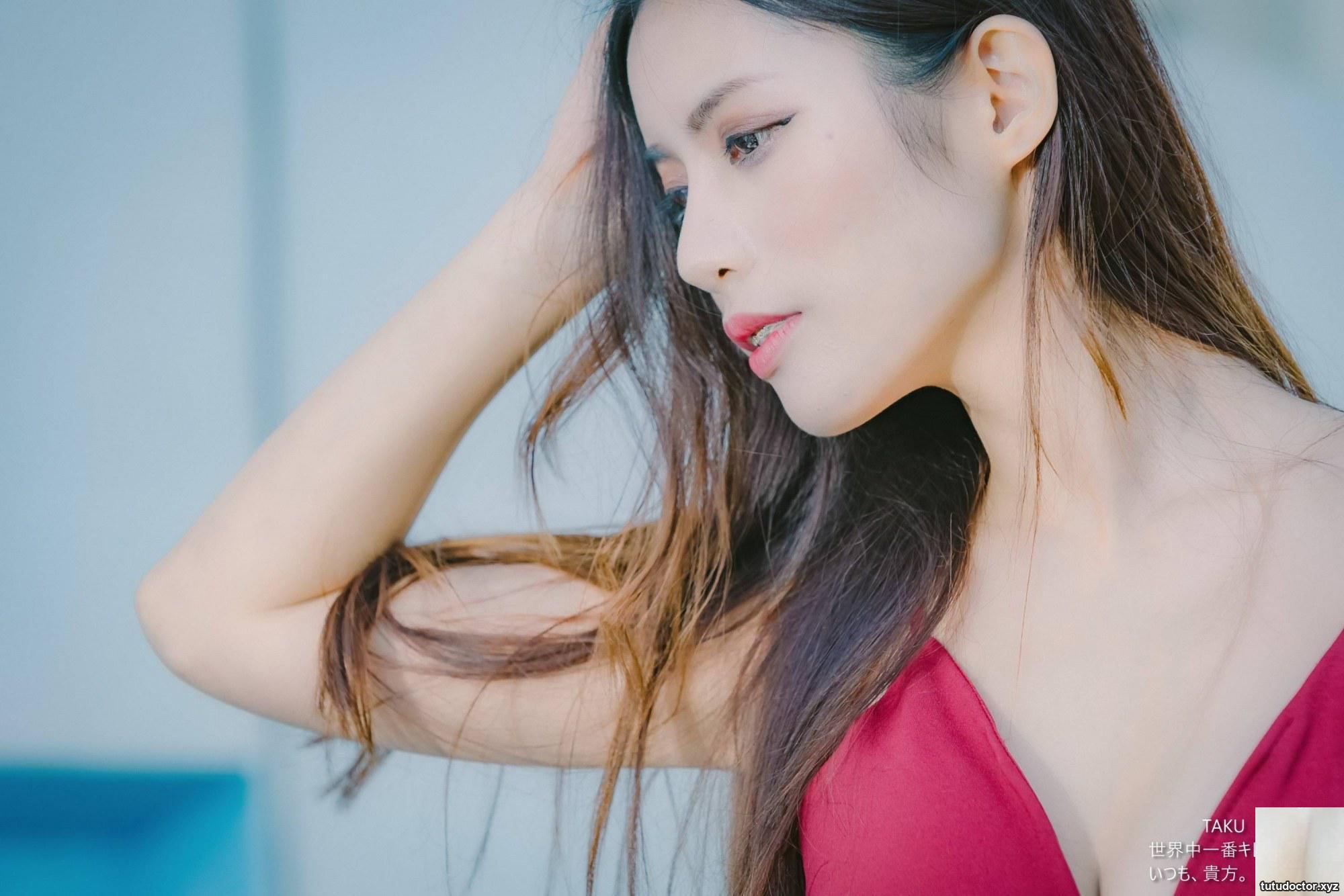 Long-legged beauty model Huang Shuting, red dress, short skirt · photo 63 of 95