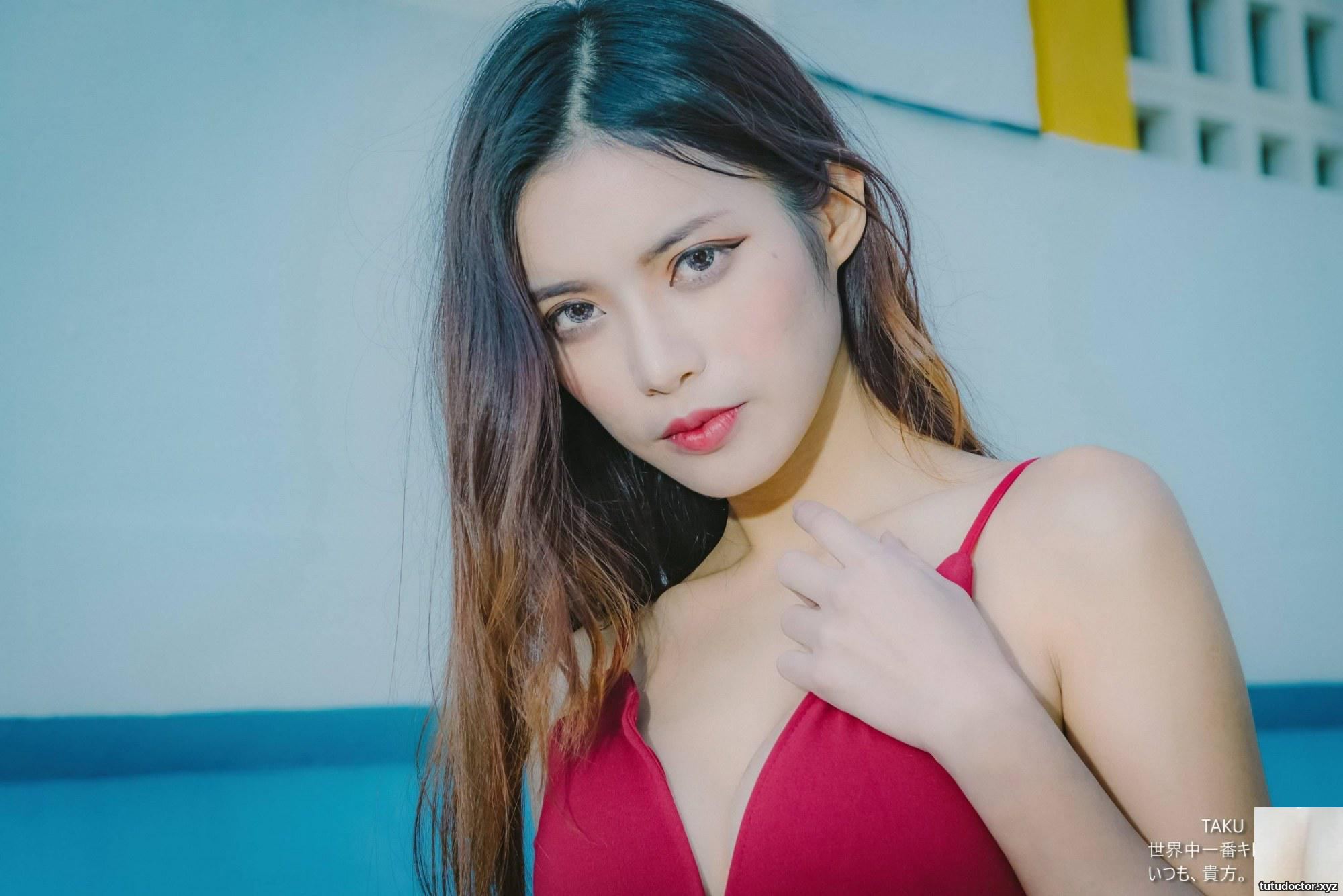 Long-legged beauty model Huang Shuting, red dress, short skirt · photo 71 of 95