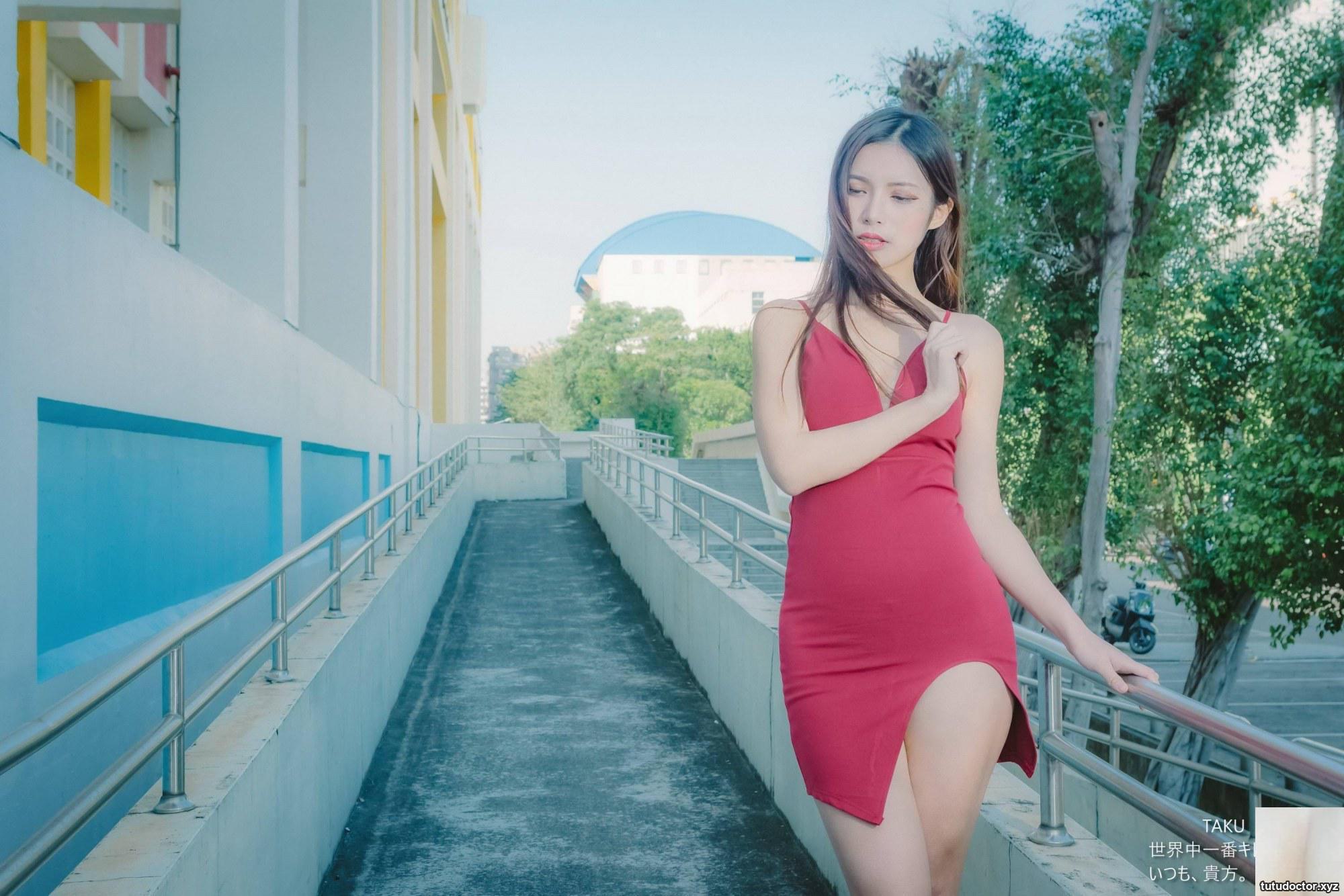 Long-legged beauty model Huang Shuting, red dress, short skirt · photo 74 of 95