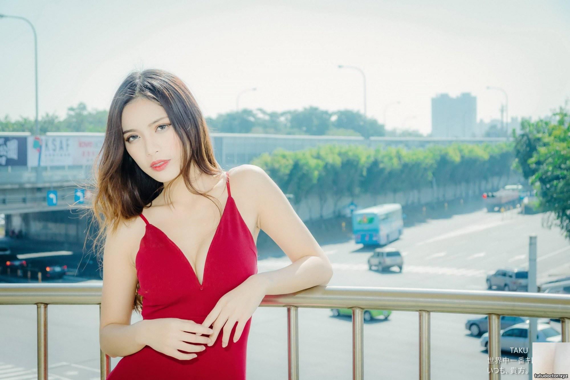 Long-legged beauty model Huang Shuting, red dress, short skirt · photo 80 of 95