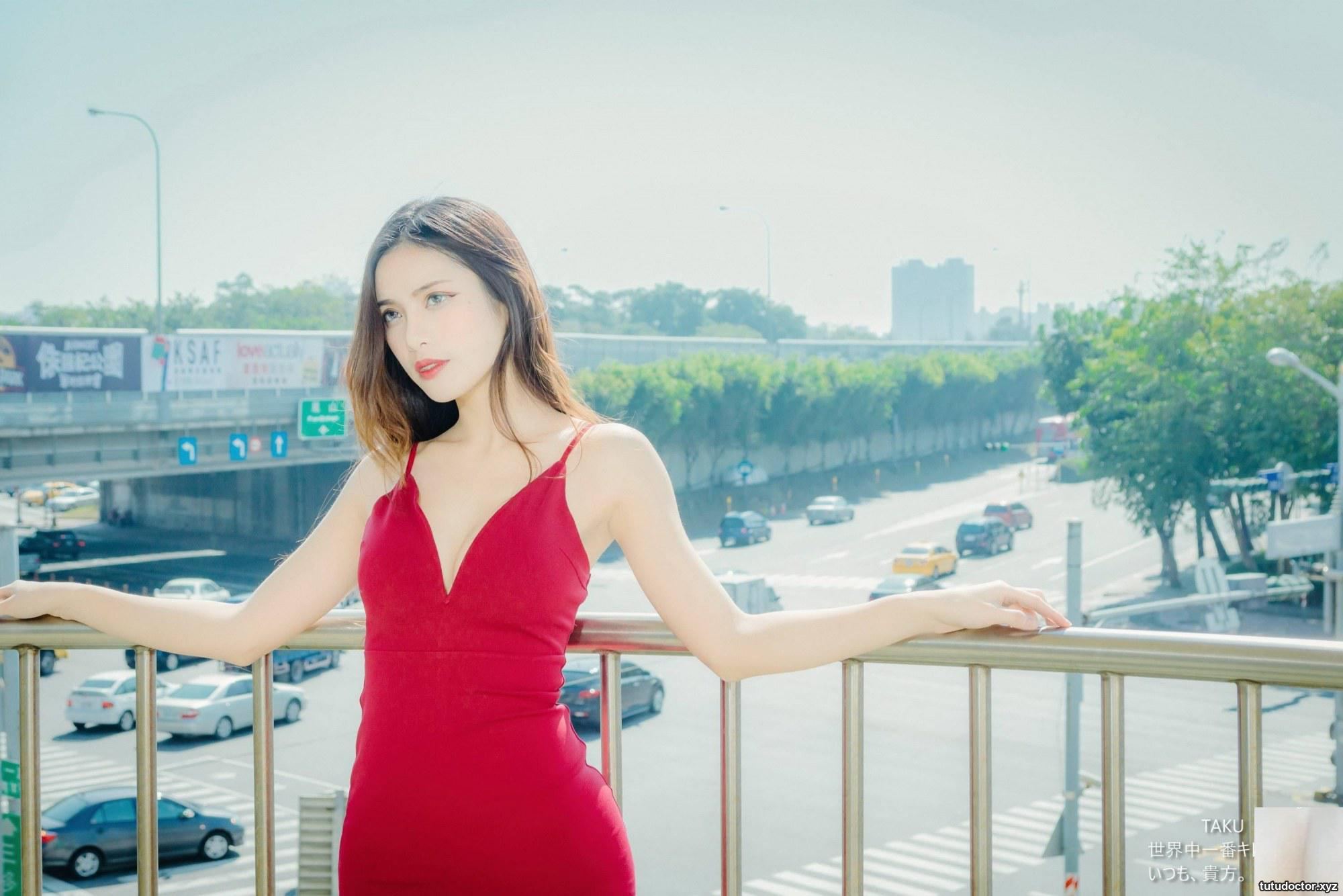 Long-legged beauty model Huang Shuting, red dress, short skirt · photo 83 of 95