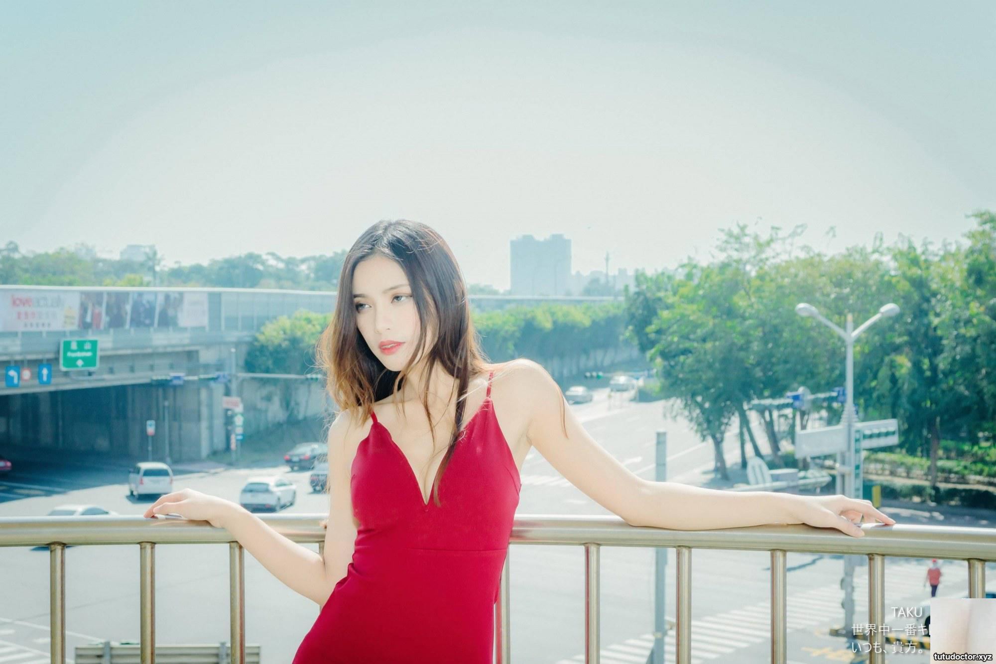 Long-legged beauty model Huang Shuting, red dress, short skirt · photo 84 of 95