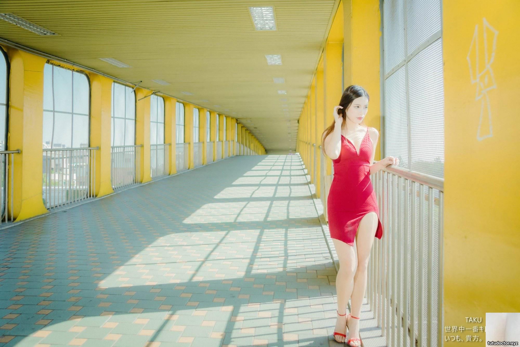 Long-legged beauty model Huang Shuting, red dress, short skirt · photo 92 of 95