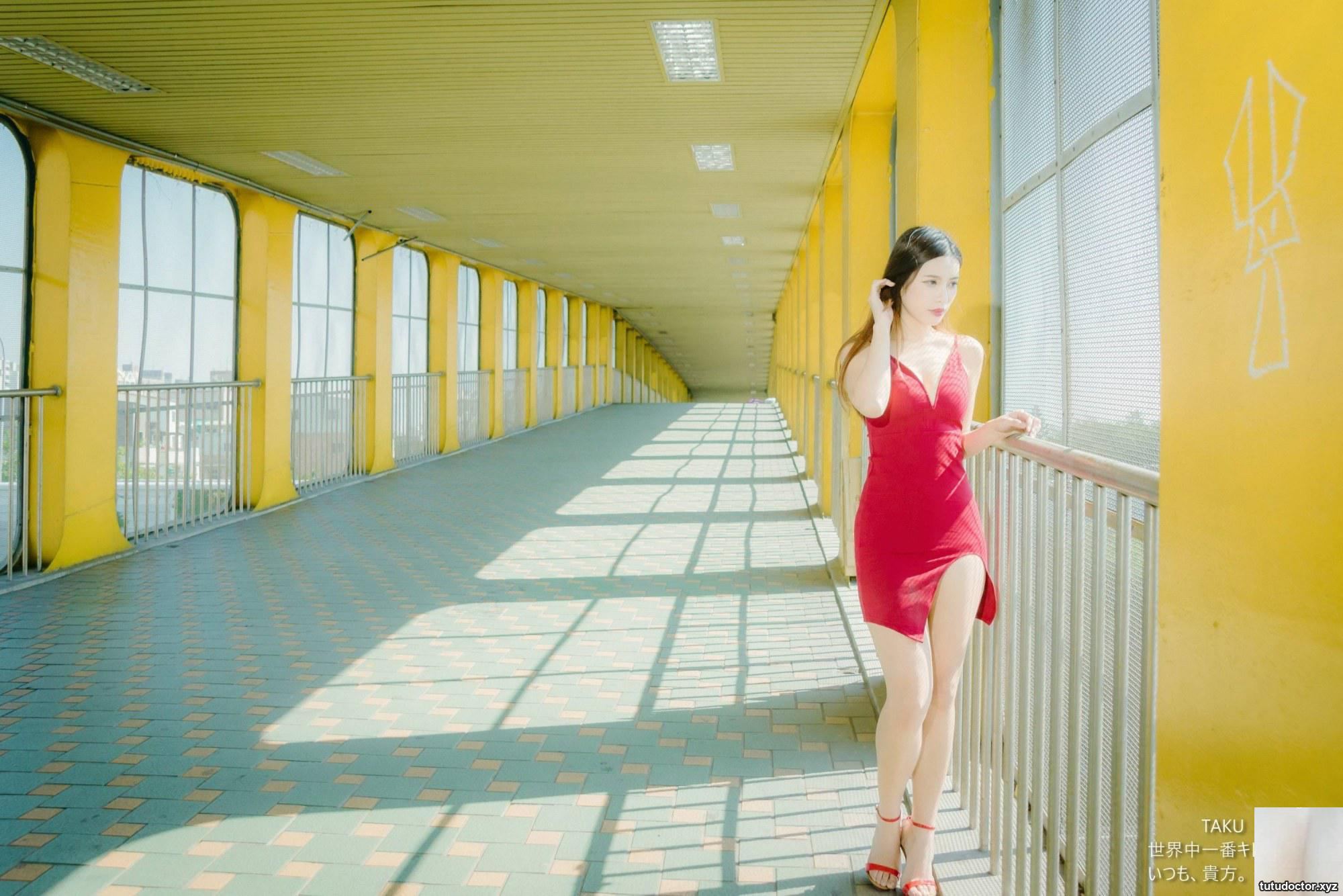 Long-legged beauty model Huang Shuting, red dress, short skirt · photo 93 of 95