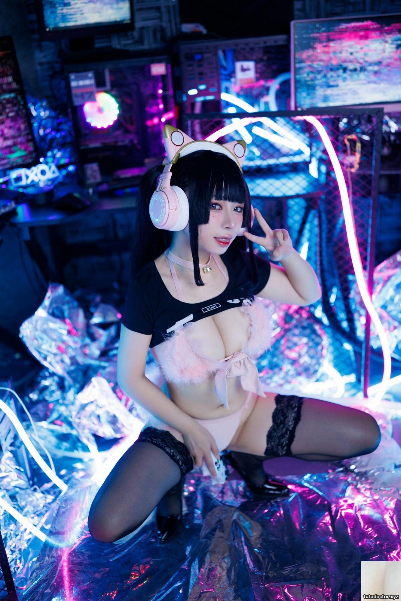 Welfare Girl Walnut Cat Charming Cat Girl VIP Exclusive · photo 46 of 132