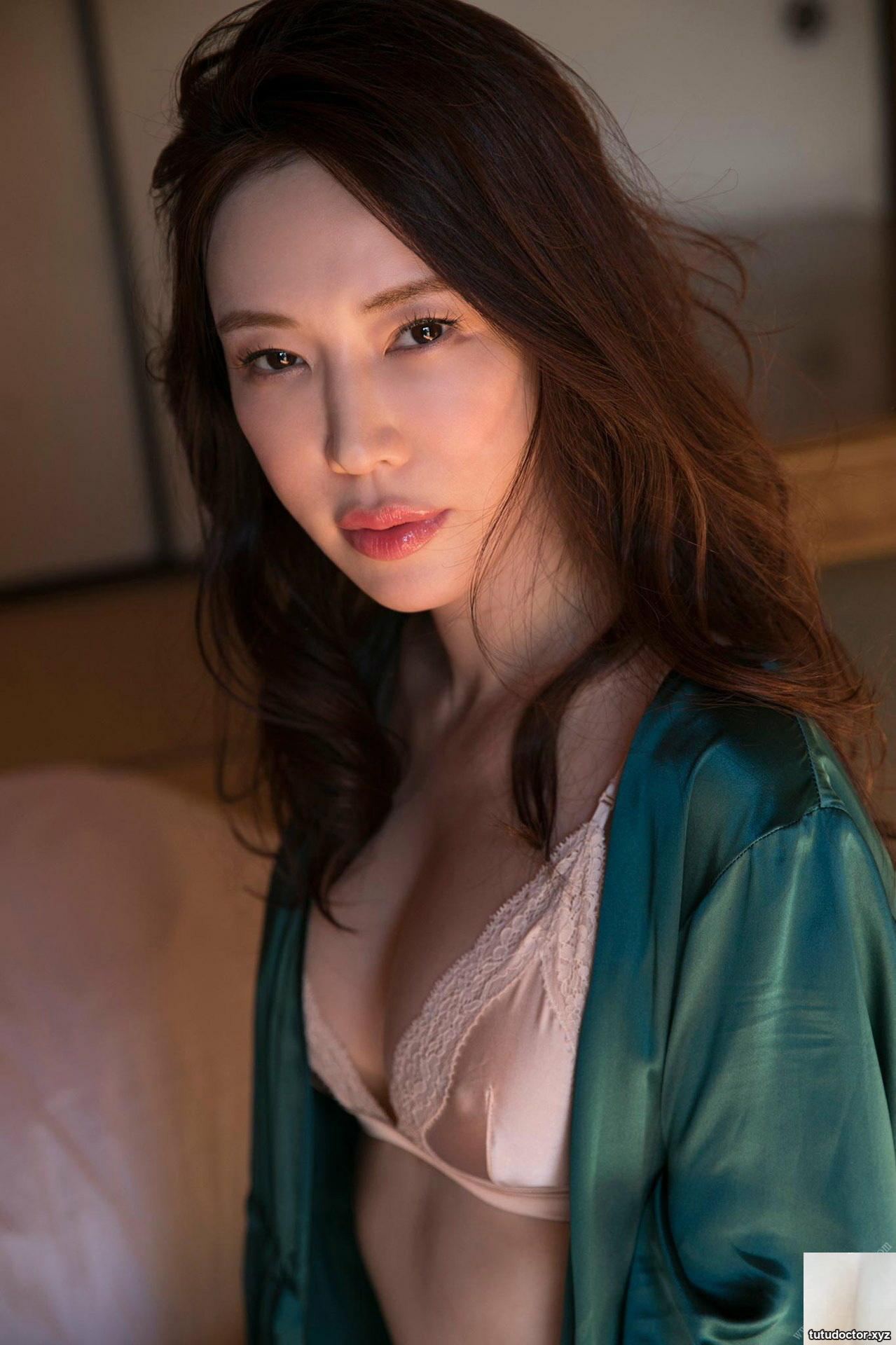 Kazuko Iwamoto Daily Life Weekly Post-Digital Photo Collection · photo 56 of 93